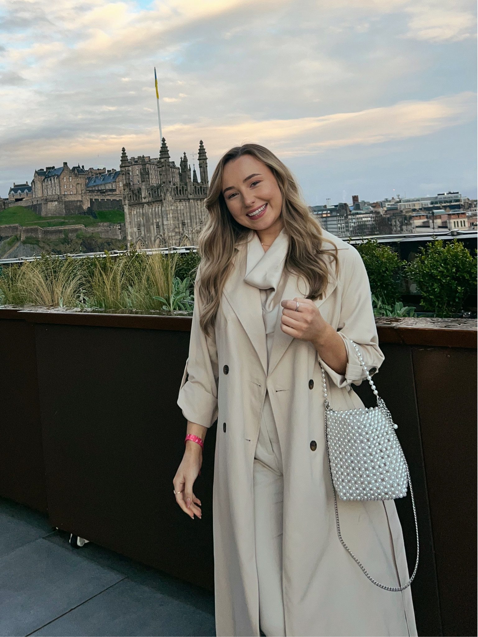 my fave trench coat🫶🏼
the rest of this fit is Zara✨