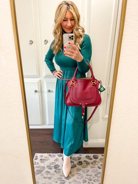 Normally I don’t snap pictures with my bags but I happened to after walking past the mirror and seeing how Christmas-y this turned out to be!

You know I love a good theme! 🎄 

By the way, this dress comes in a few other colors and is comfortable and versatile. Dress it up or down, but whatever you do— it’s going fast! 💨 



#LTKworkwear #LTKstyletip #LTKHoliday