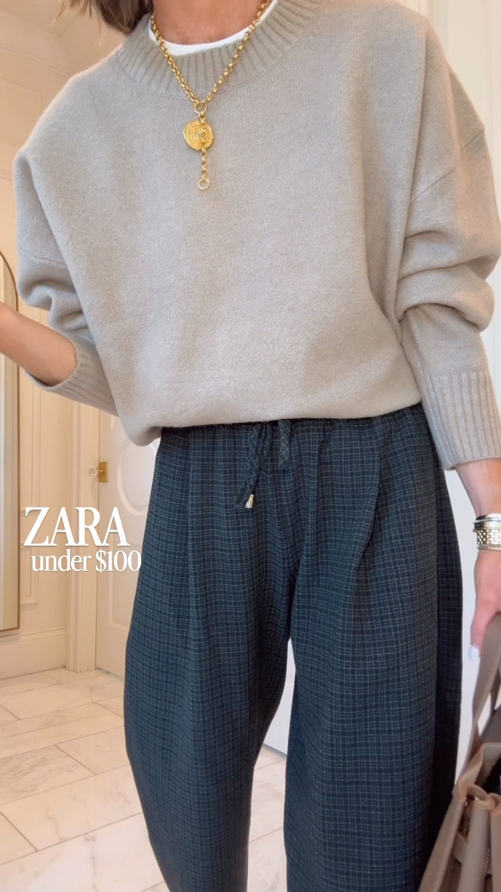 Casual work day outfit! I’m wearing size small in the sweater and XS in the pants - the pants run big so size down!