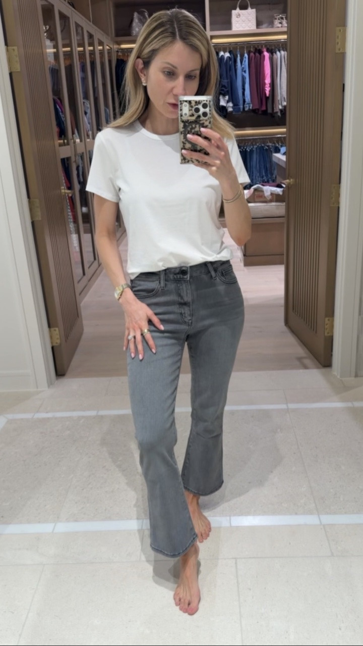Quince Bella Stretch Kick Flare Jeans - 25
Vuori Short Sleeve Classic Tee

#LTKOver40 #LTKPetite
