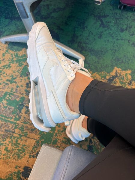 Comfy airport shoes
Women’s Nike sneakers tts 


#LTKshoecrush
