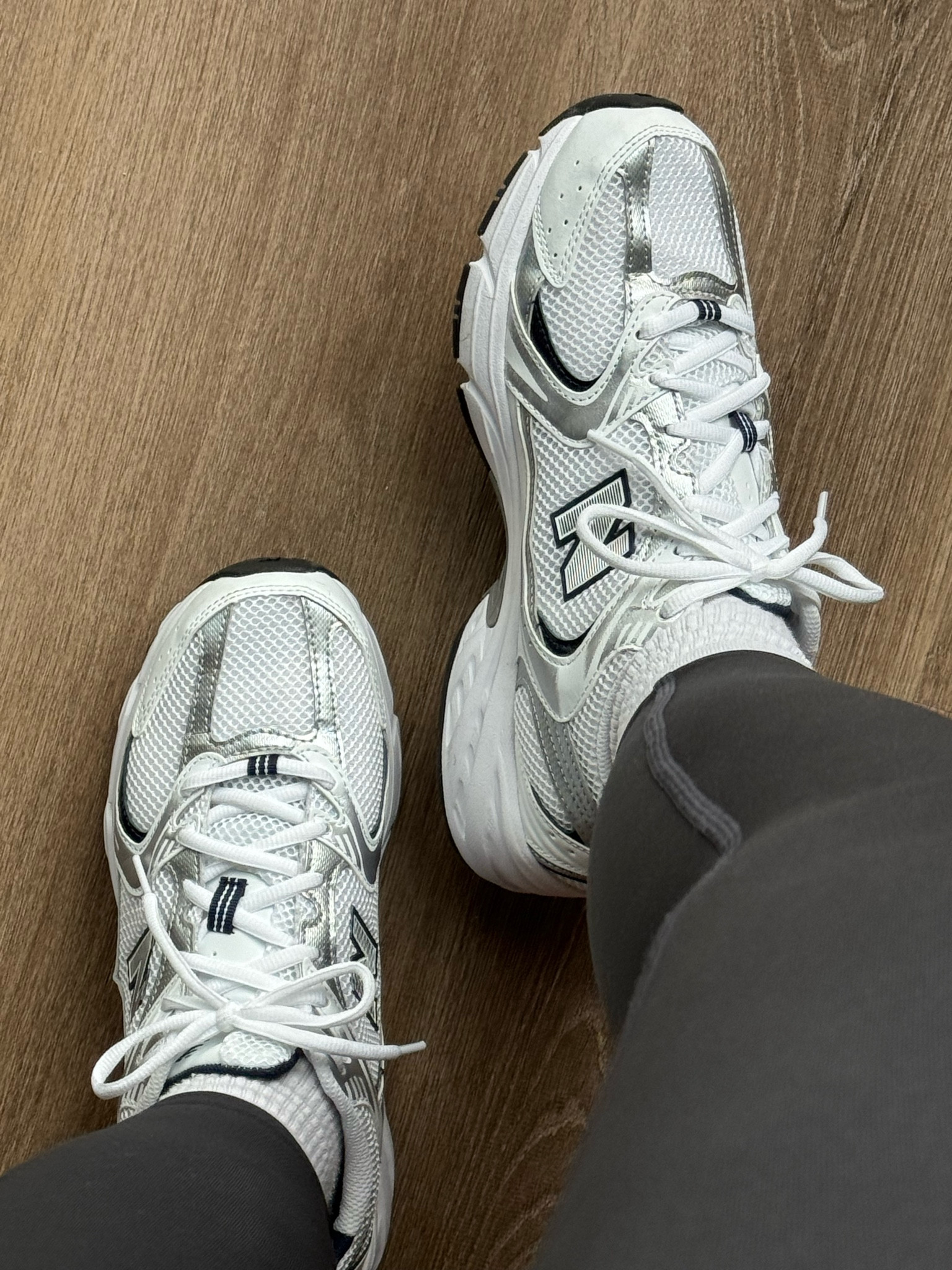 size:10 
color way: white silver navy 