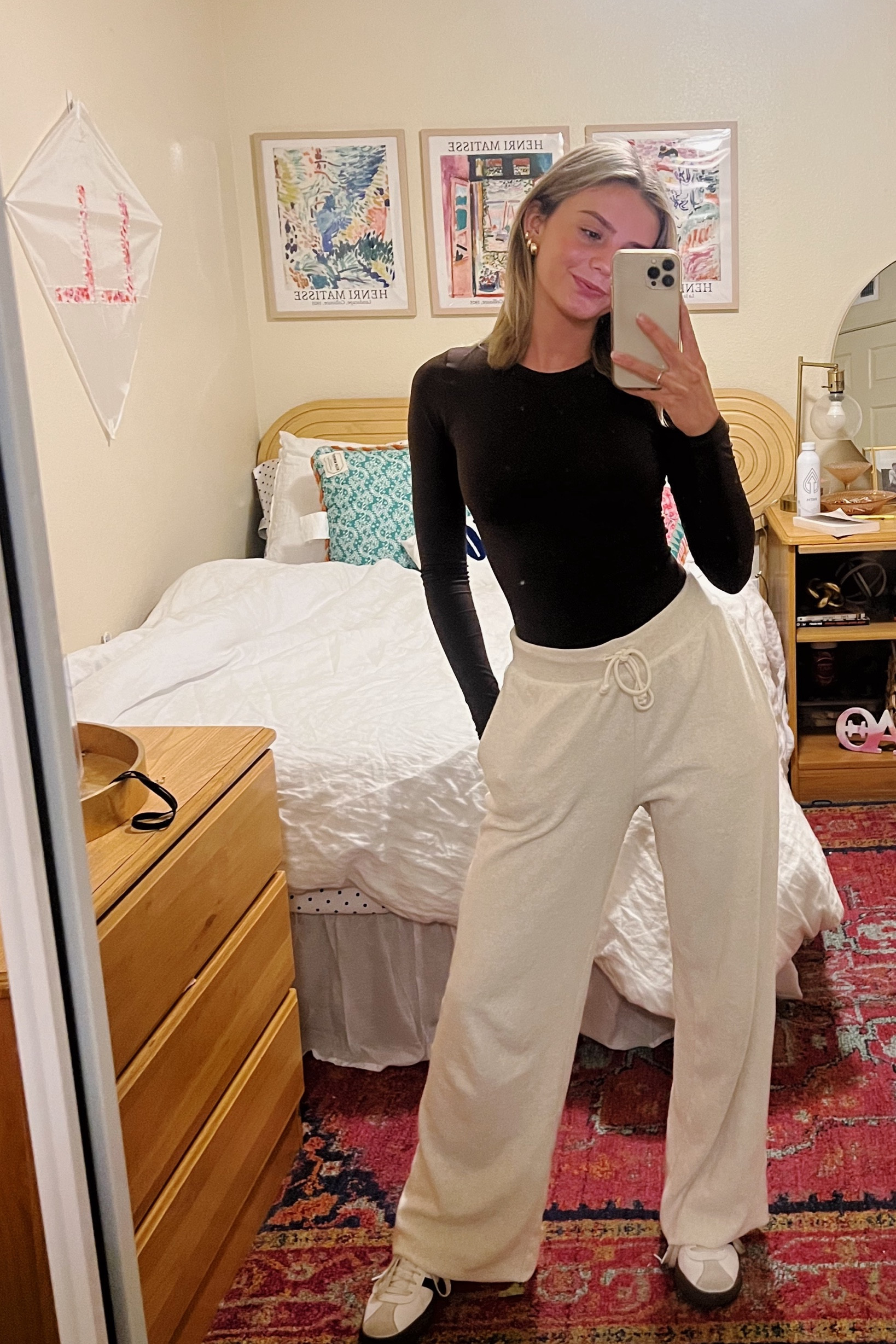 the pants are all sold out!!! i linked another pair of pants I would wear with this shirt!! also my favorite shirt of all time!! 