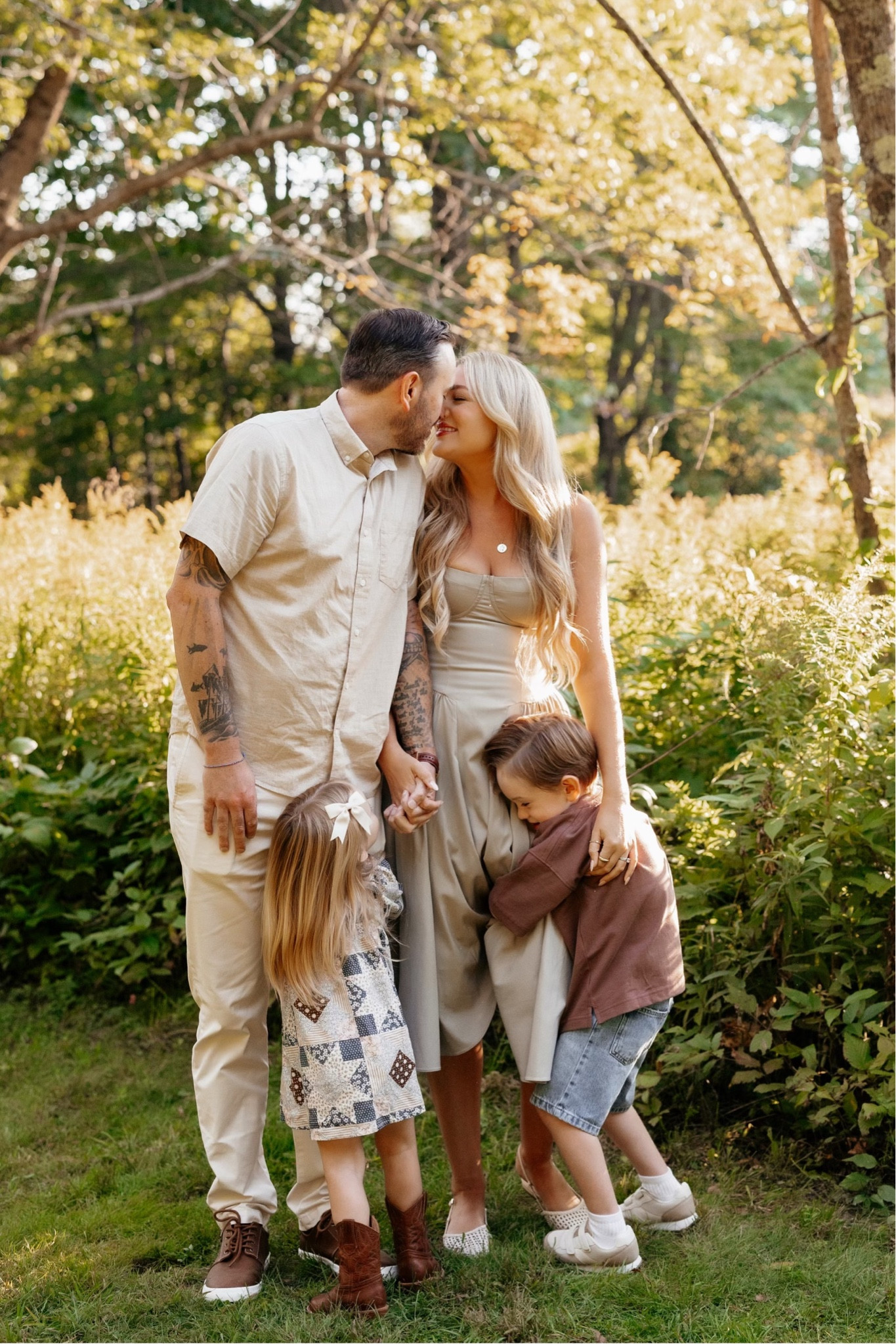 Family photos, fall family photos, fall session, fall fashion, fall ideas, fall style, family pictures

#LTKkids #LTKfamily #LTKSeasonal