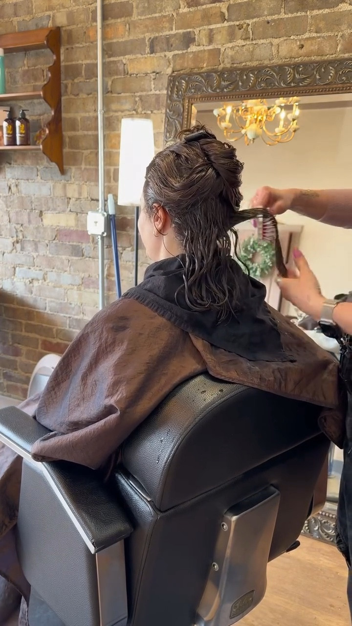 Here is part 2. Let me know what you think in the comments. #curlcut #curlycut #curlspecialist #curlspoppin