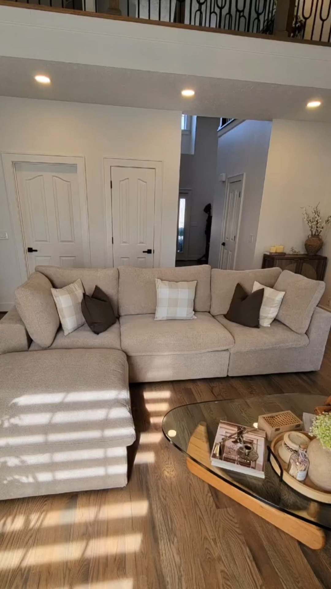 Comodidad que se siente como una nube ☁️
Un sofá modular, profundo y súper acogedor que se adapta a mi espacio y a mi rutina diaria.
Desde sus cojines suaves hasta la otomana con almacenamiento, cada detalle está pensado para disfrutar y relajarse 🤍
✨ Usa mi código NANCY10 para un descuento especial

🔗 Enlace directo en mi bio

#HomeDecor #SofaModular #LivingRoomInspo #CozyHome #MinimalHome

#LTKU #LTKHome #LTKmomlife