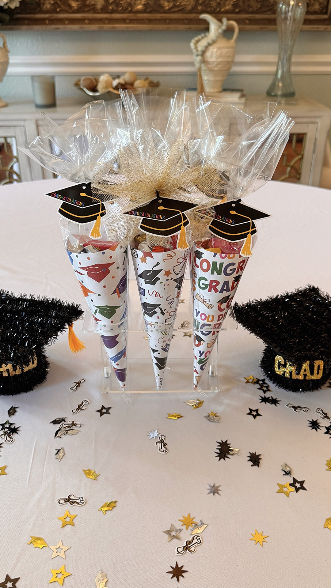 60 graduation party favors for under $10?!
That’s $0.17 each and it comes with EVERYTHING you need 🙌

Keep it simple or add a little pizzazz like I did 🎀

SassySesa • Making everyday a celebration 🎉
Follow the Pizzazzy Gift Queen for daily inspo ✨

#graduationparty
#graduationideas
#gradpartyideas
#partyfavors
#giftideas