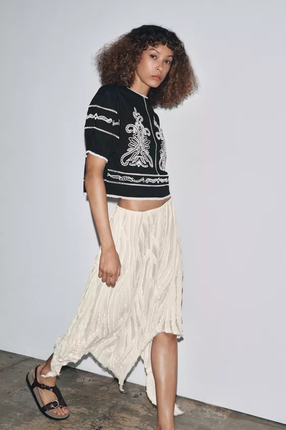 ZW COLLECTION CONTRAST EMBROIDERY BLOUSE | Zara US