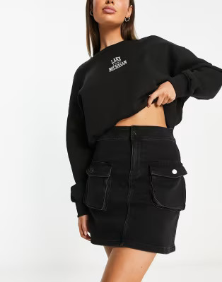 Urban Revivo mini denim cargo skirt in black | ASOS (Global)