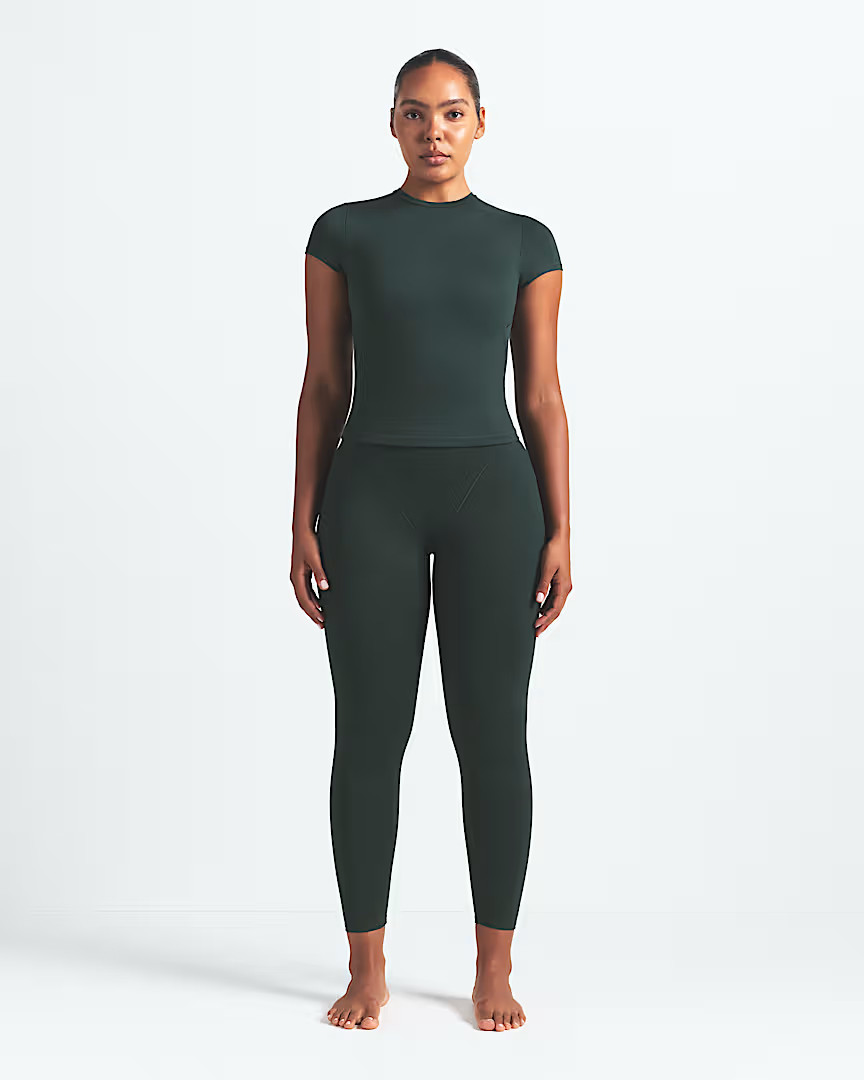 NikeSKIMS Matte Women's High-Waisted V-Line 26" Leggings | Nike (US)
