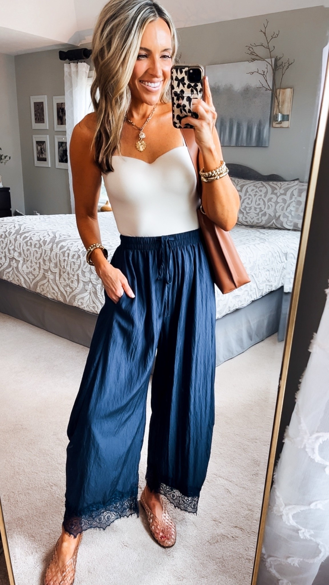 Soft, built in molded cups 🙌 seamless and stretchy! Perfect for a casual day out. Wearing XS.

#LTKmomlife #LTKootd #LTKSeasonal