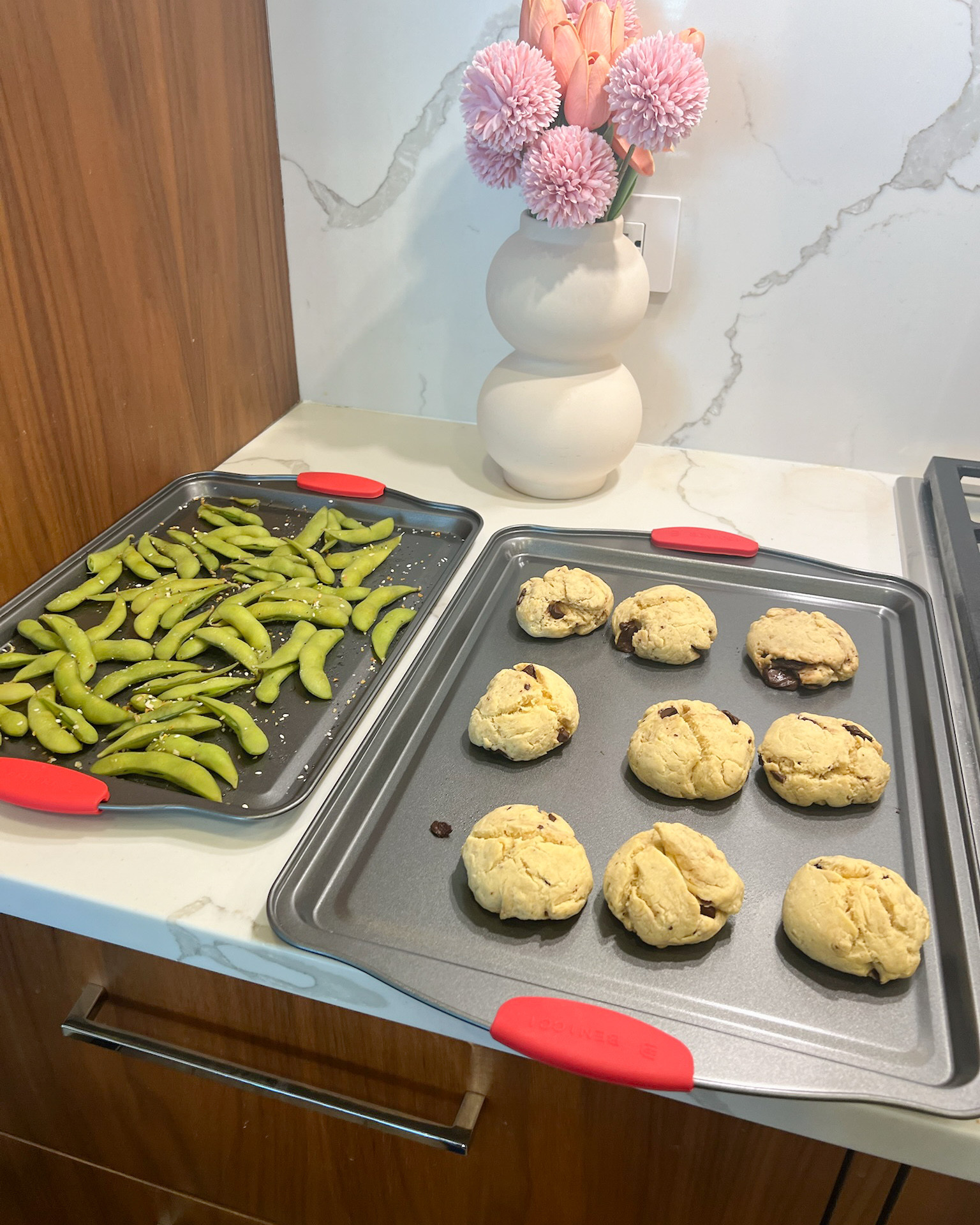 Bake smarter and clean up faster 🍪✨ with this non-stick baking sheets set! Designed for even heat distribution and easy food release, it helps you get perfectly baked treats every time without the mess 💖🍞. Perfect for cookies, roasting, and everyday baking when you want reliable results with minimal effort 👀✨. Trust me, this is a kitchen staple you’ll reach for again and again 💕

#bakingsheets #kitchenessentials #bakingtools #homebaking #cookware #kitchenmusthaves #homeessentials #bakinglove #easycooking #kitcheninspo #homeupgrade #bakingtime #homeliving #dailyessentials #cookingtips #bakingessentials #ltkhome #ltkfinds #homecare #kitchenlife #lifestyleupgrade #homeinspo #cookwaremusthave #bakingfun 

 