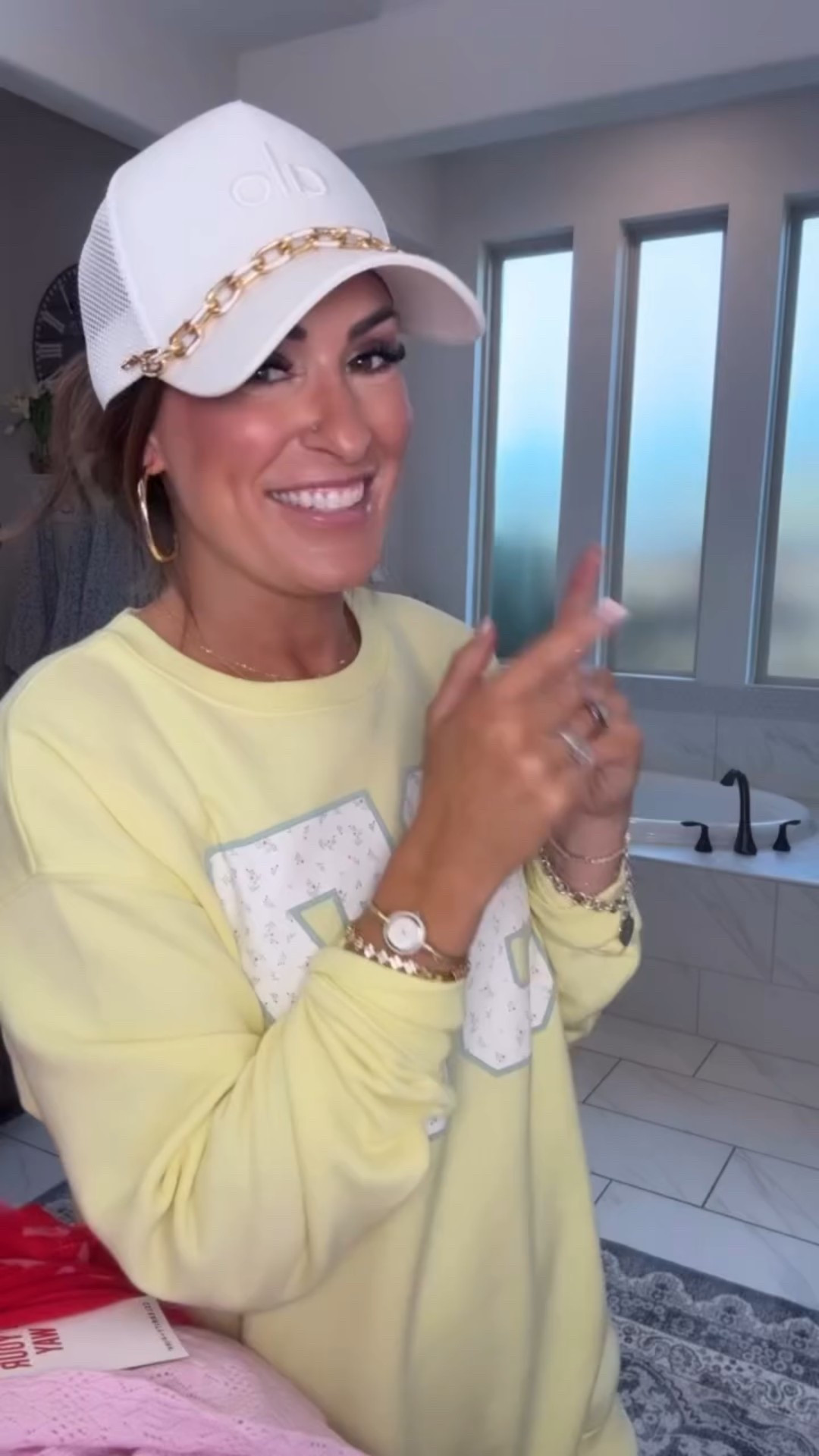 Walmart is dropping the cutest items for early spring! 🌸 I’m 5”6 for reference! 

Yellow Sweater: Small 
Jeans: 0 in all of them! 
Sweatpants: XS in both the grey and yellow 
Gray Set: XS in top & bottoms 
Robes: I did a small but would have preferred the XS 
Blue Striped Tee: XS
Pink Sweater with Hearts: XS
Red Heart PJs: XS

#walmartpartner #walmartstyle @walmartstyle