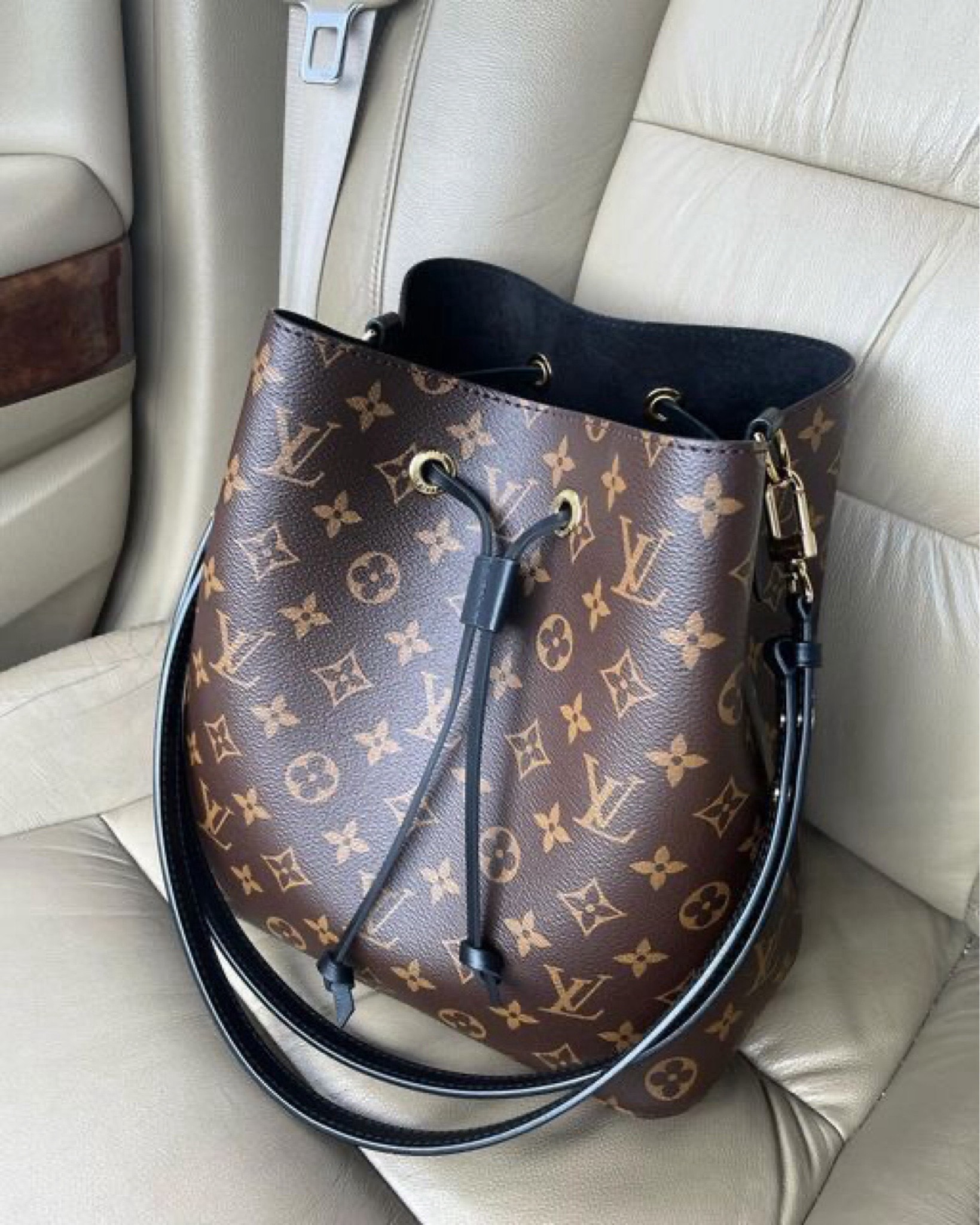 LV tote #dhgate

#LTKSaleAlert #LTKFallSale #LTKSeasonal