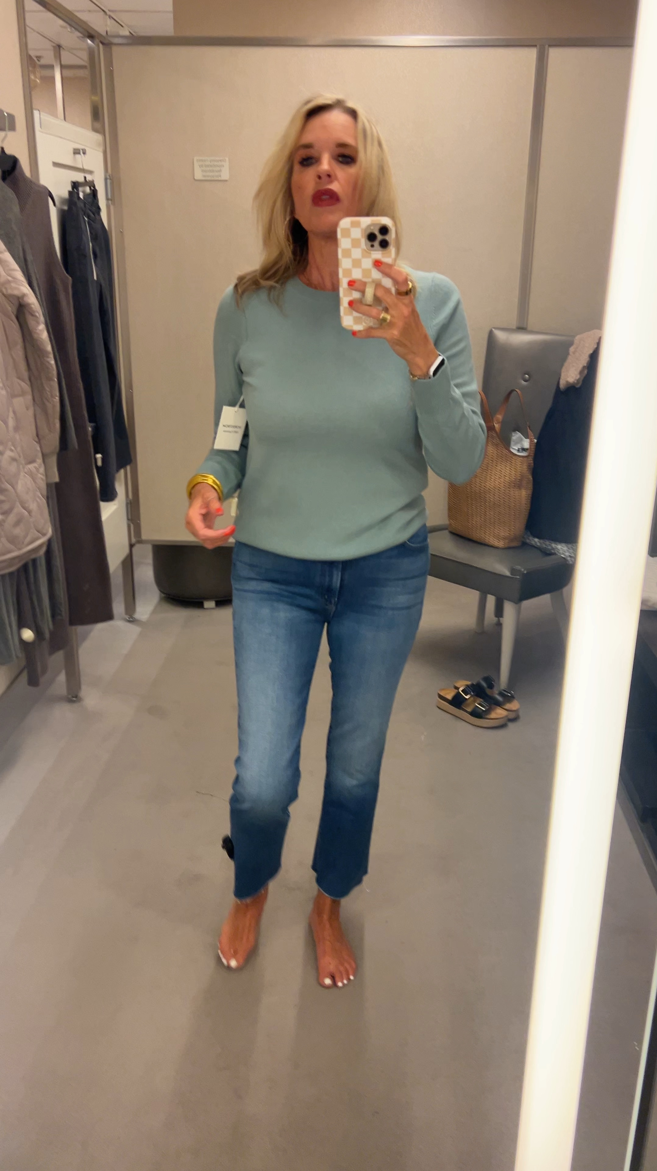 💛Nordstrom sale💛

Try-on Haul premium denim and cashmere sweaters

Great time to get deep discounts on premium denim and cashmere 

Mothers denim I wear a size 28 and a 27 in other brands  frayed hem 

Nordstrom cashmere -butter soft and fits tts  comes in a couple colors 



#LTKxNSale #LTKSaleAlert #LTKSummerSales