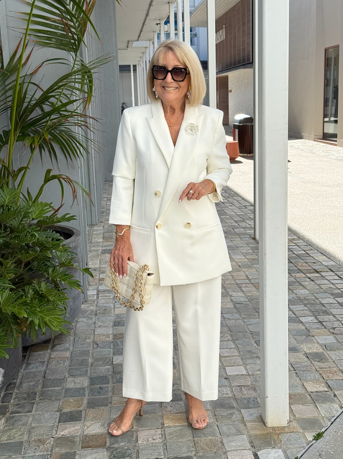 EMBRACING MONOCHROME!  🤍🤍

I’m a lover of MONOCHROMATIC styling, whether it be a CLASSIC SUIT or easy to wear DRESS.

It’s SIMPLE, it’s POWERFUL and it’s STYLISH. 

SHOP: LINKS in BIO and STORIES or Comment SHOP! 🛍

#ThisWithThis #EasyElegance #AgelessStyle #OOTD #StyleOver50 

 #LTKaustralia #LTKover50style #LTKstyletip
