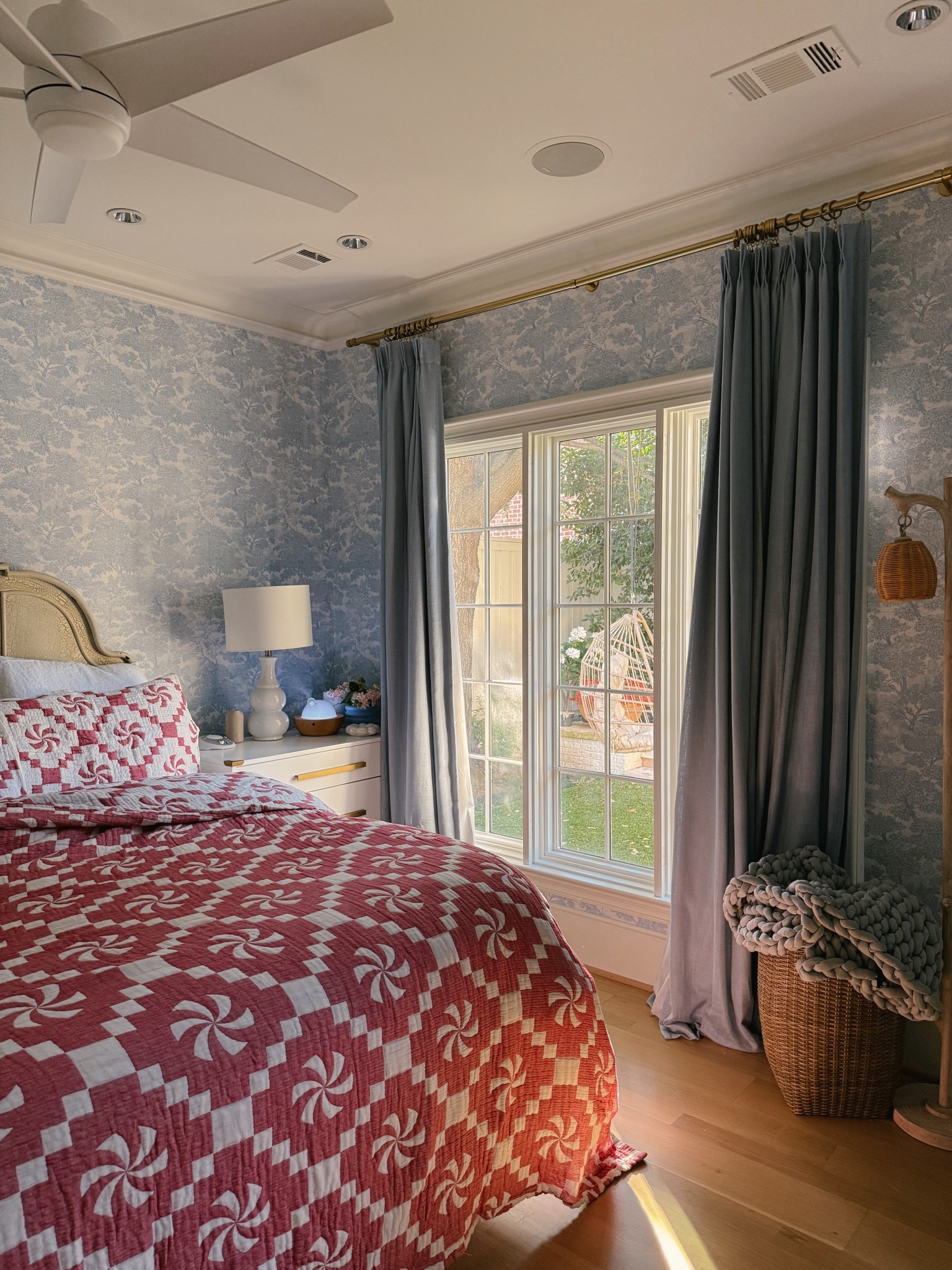 The tiniest hints of Christmas started showing up around here this weekend — the kind that make your heart exhale a little. 🌲✨

#LTKHoliday #LTKHome #LTKSeasonal