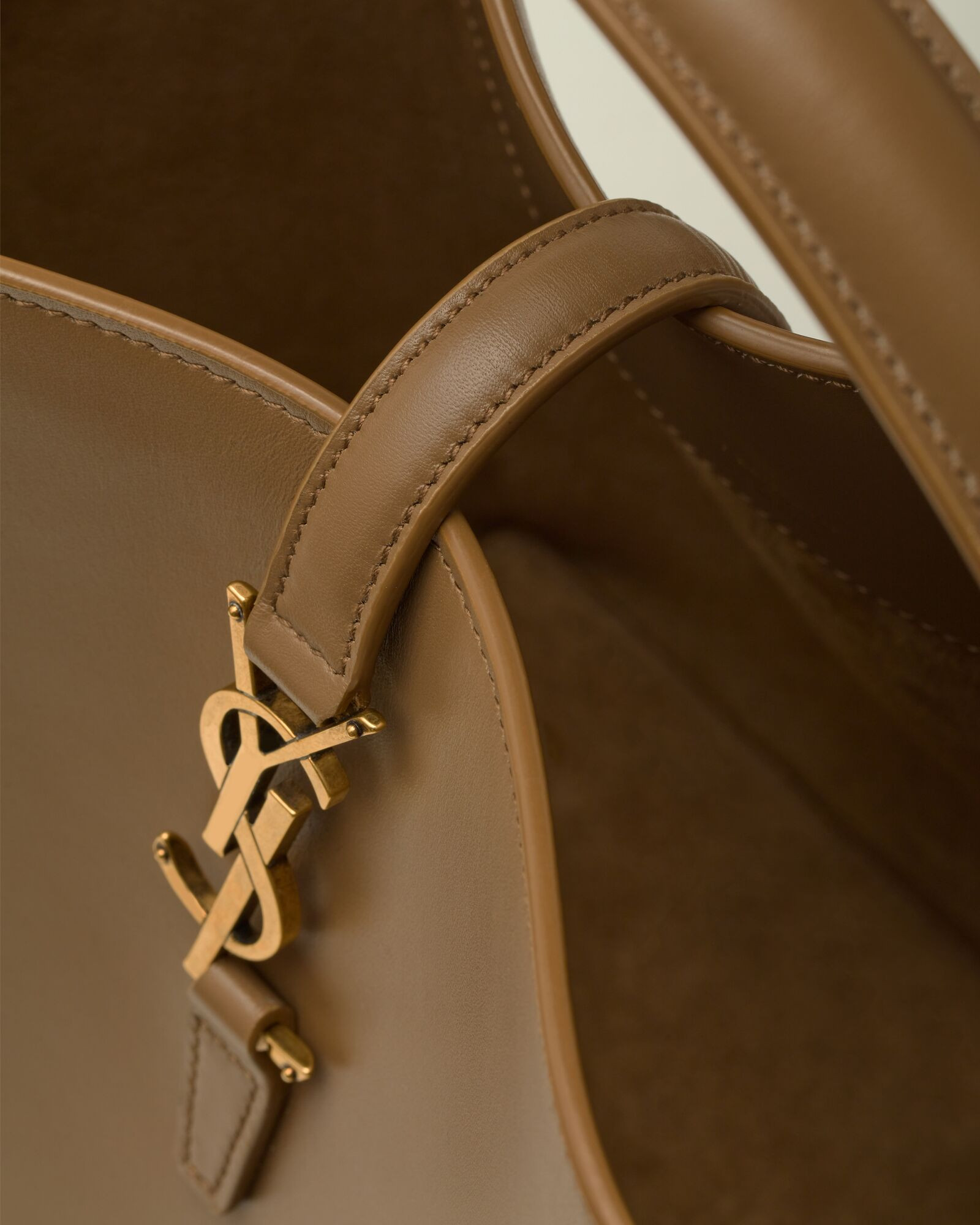le 37 in shiny leather | Saint Laurent Inc. (Global)