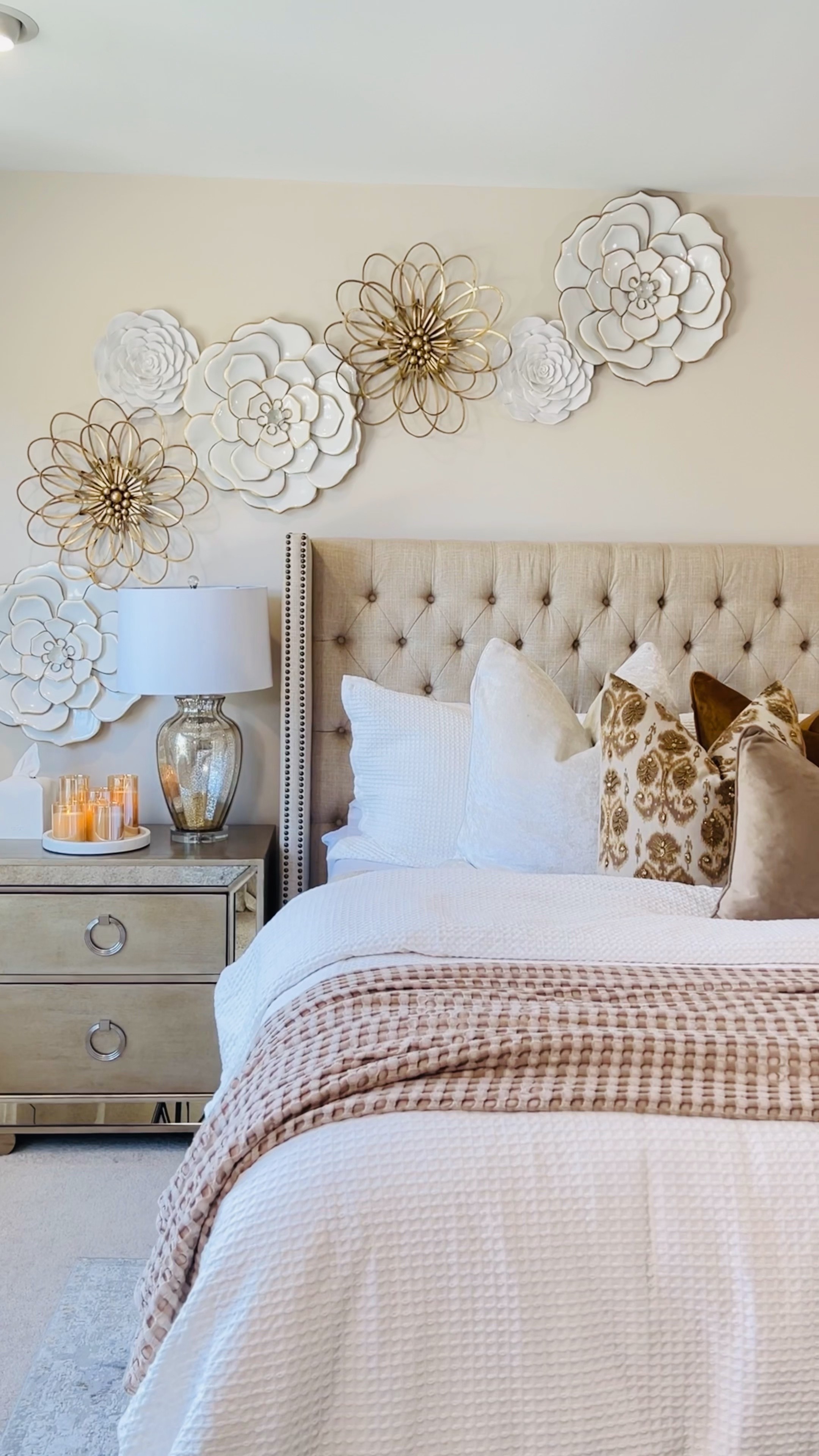 Shop my bedroom wall decor!
Wall art
Wall flowers 


#LTKHoliday #LTKSeasonal #LTKhome