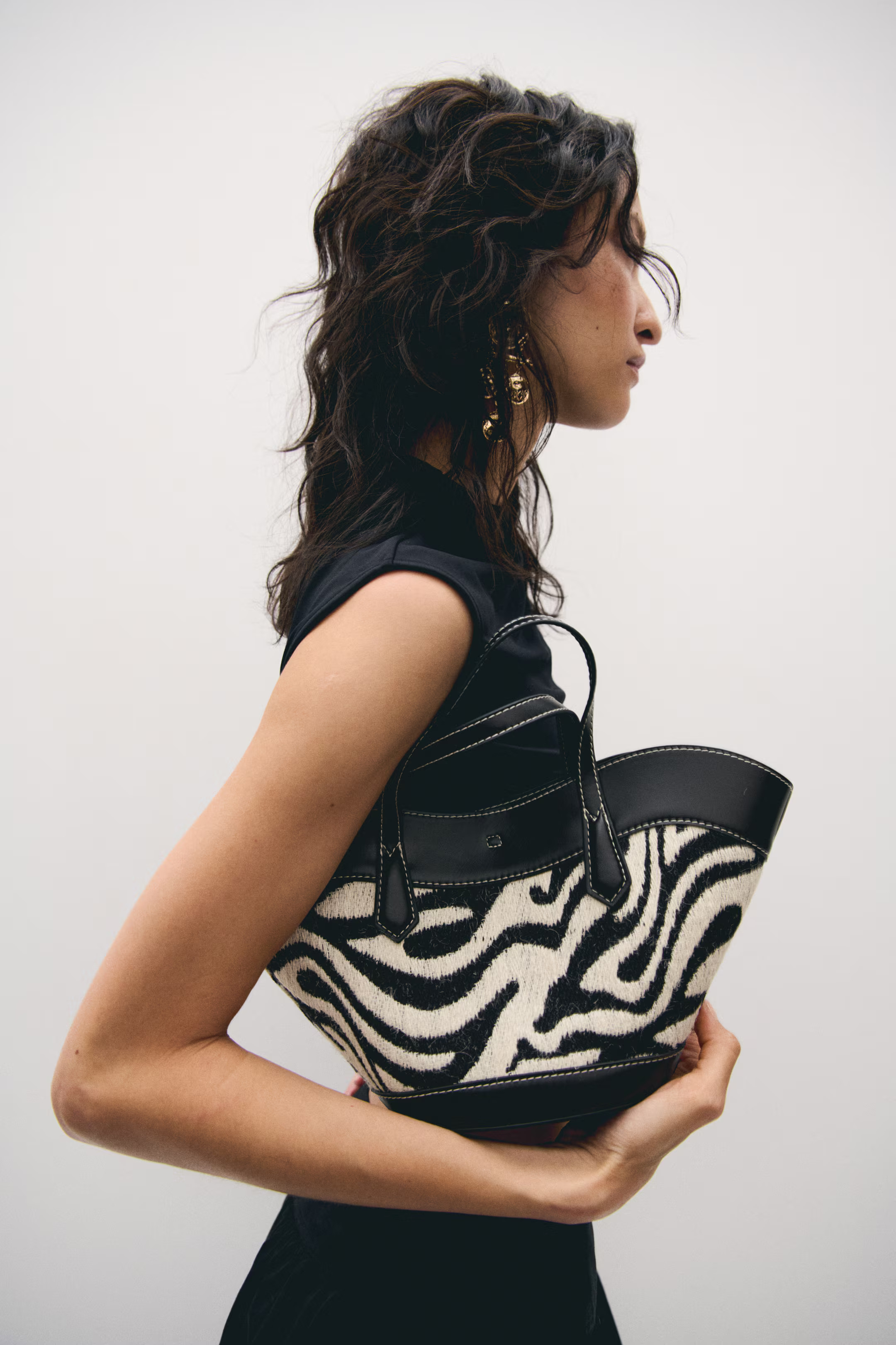 Jacquard-weave crossbody bag | H&M (UK, MY, IN, SG, PH, TW, HK)