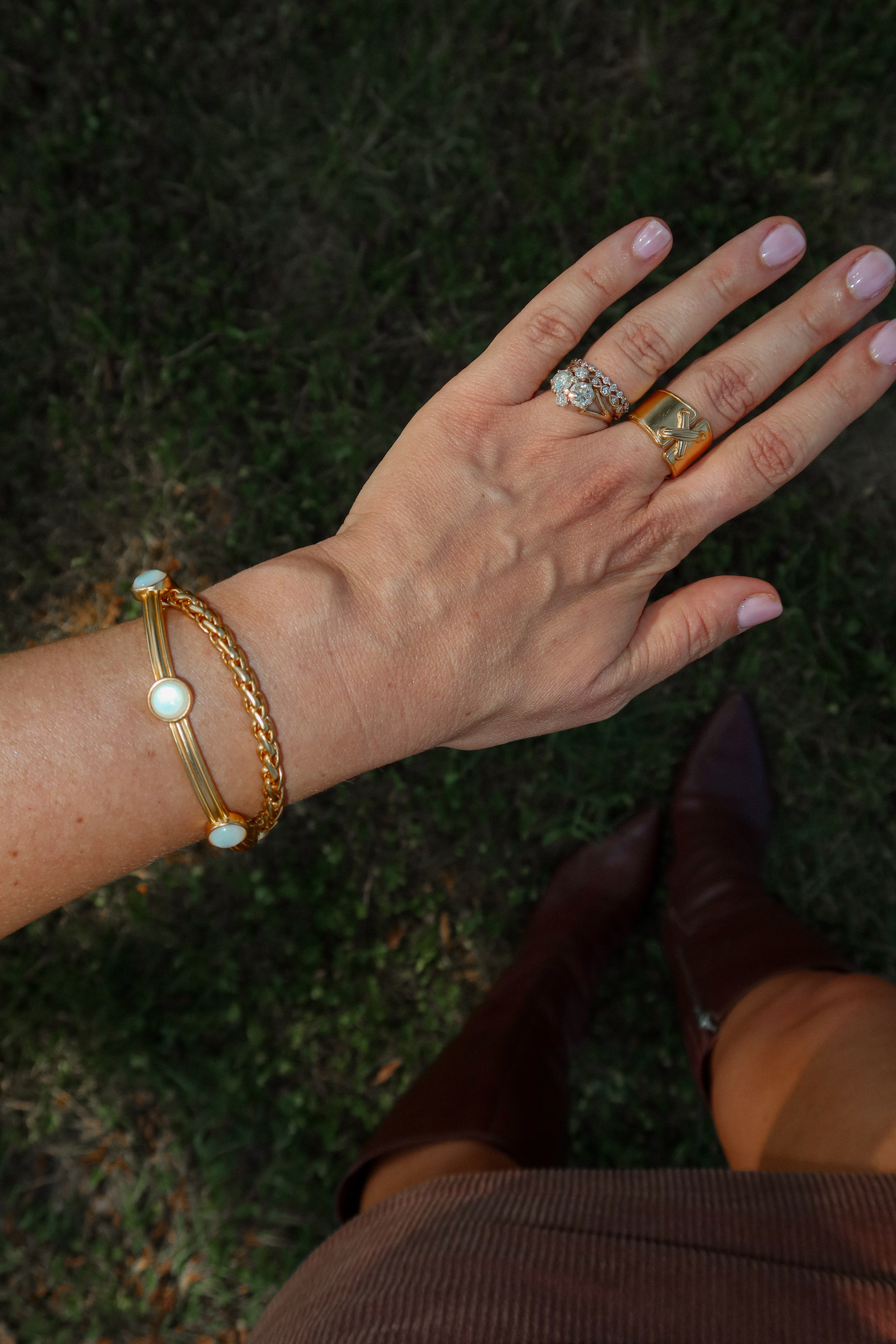 Loving from Julie Voss Fall 🍂 
SHOP THE EDIT 

Cobblestone Link Bracelet Gold & White
Avalong Demi Doorknocker Earrings Small Gold 
Cobblestone Bracelet Gold / White
Portofino Statement Stud in White & Gold 
Sahara Hoop Gold
Sahara Demi Link Bracelet 
Sahara Demi Link Necklace
Ravello Statement Earring Gold and IV
Ravello Bracelet Gold and IV
Ravello Ring 7
Fleur de Lis Pearl Stud 
Catalina Earring PL
Essex Stone Bangel MPL Small 
Essex Bangel Gold

#LTKSeasonal #LTKgrwm #LTKdayinmylife