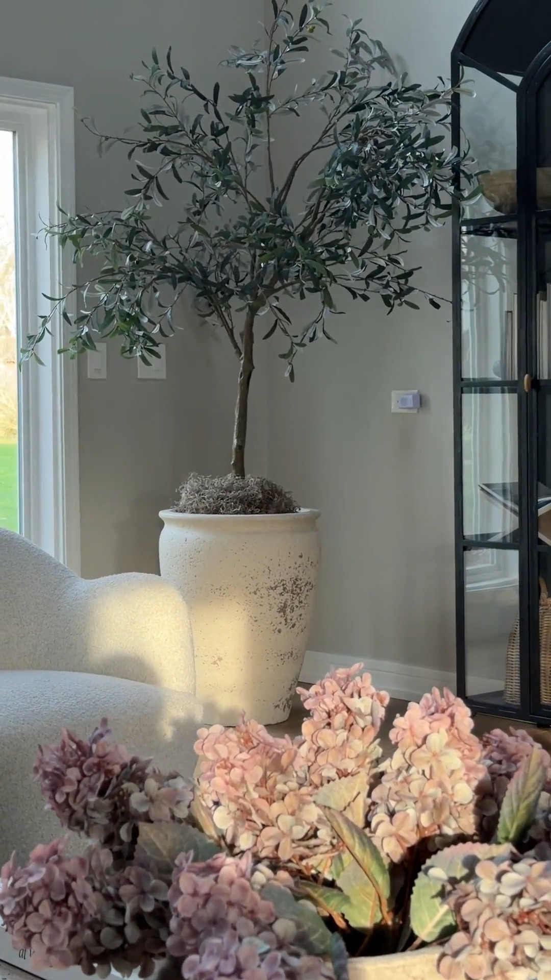 I just found this gorgeous oversized planter!! Comes in a ton of sizes. Linking other favorites as well! 

#LTKHome