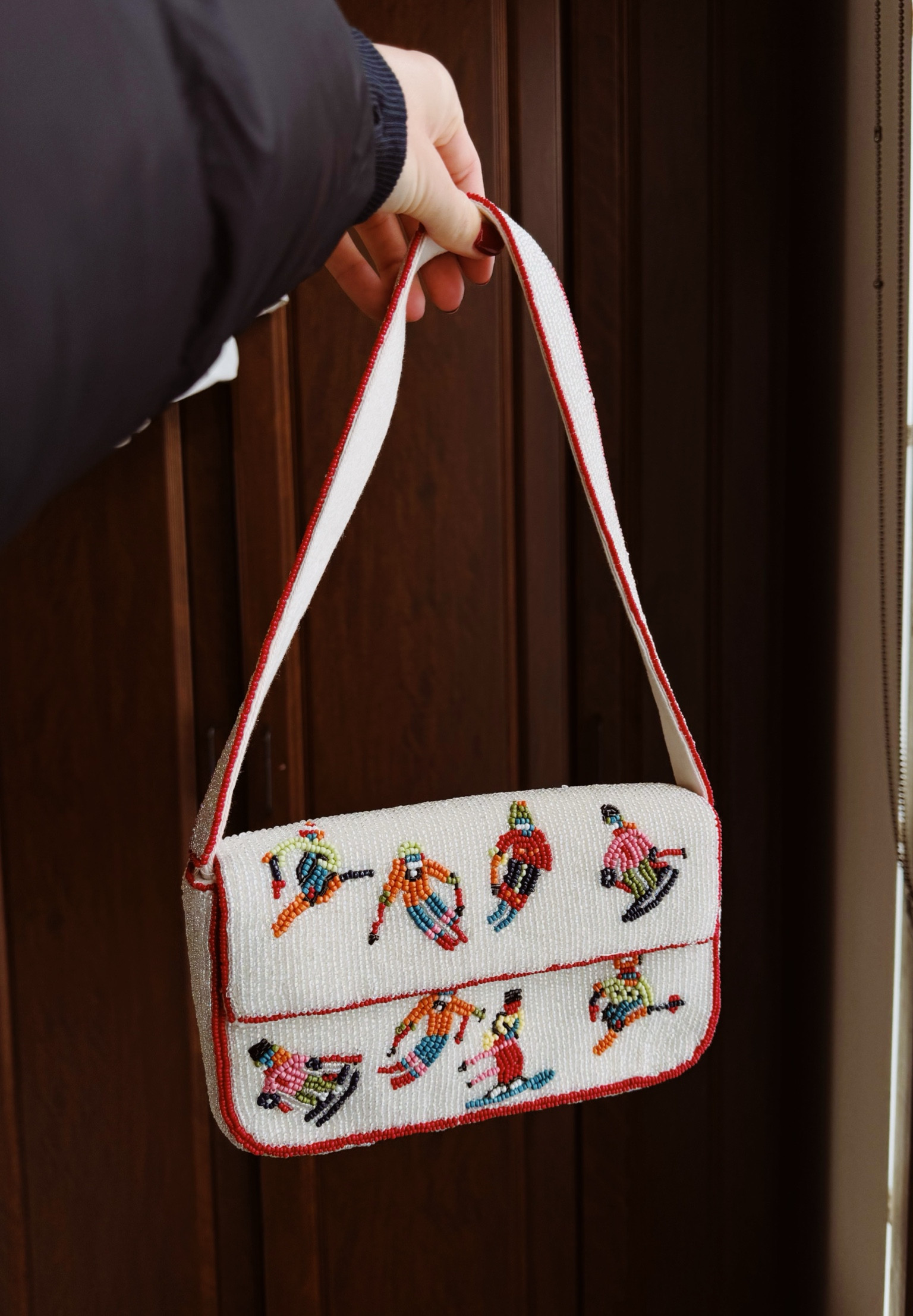 The most perfect purse for après ski ⛷️🤍

#LTKTravel #LTKSeasonal #LTKItBag