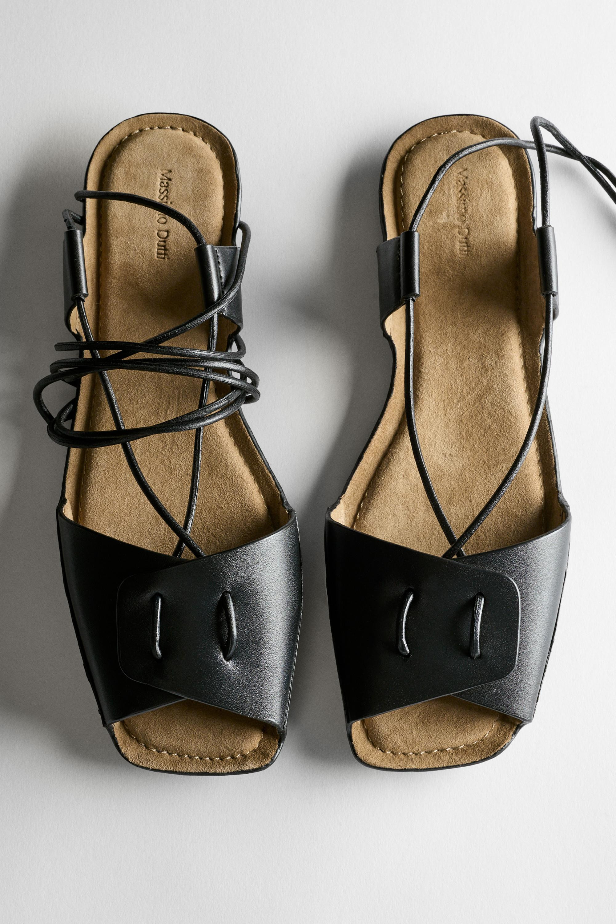 Sandali piatti in pelle con listini | Massimo Dutti IT
