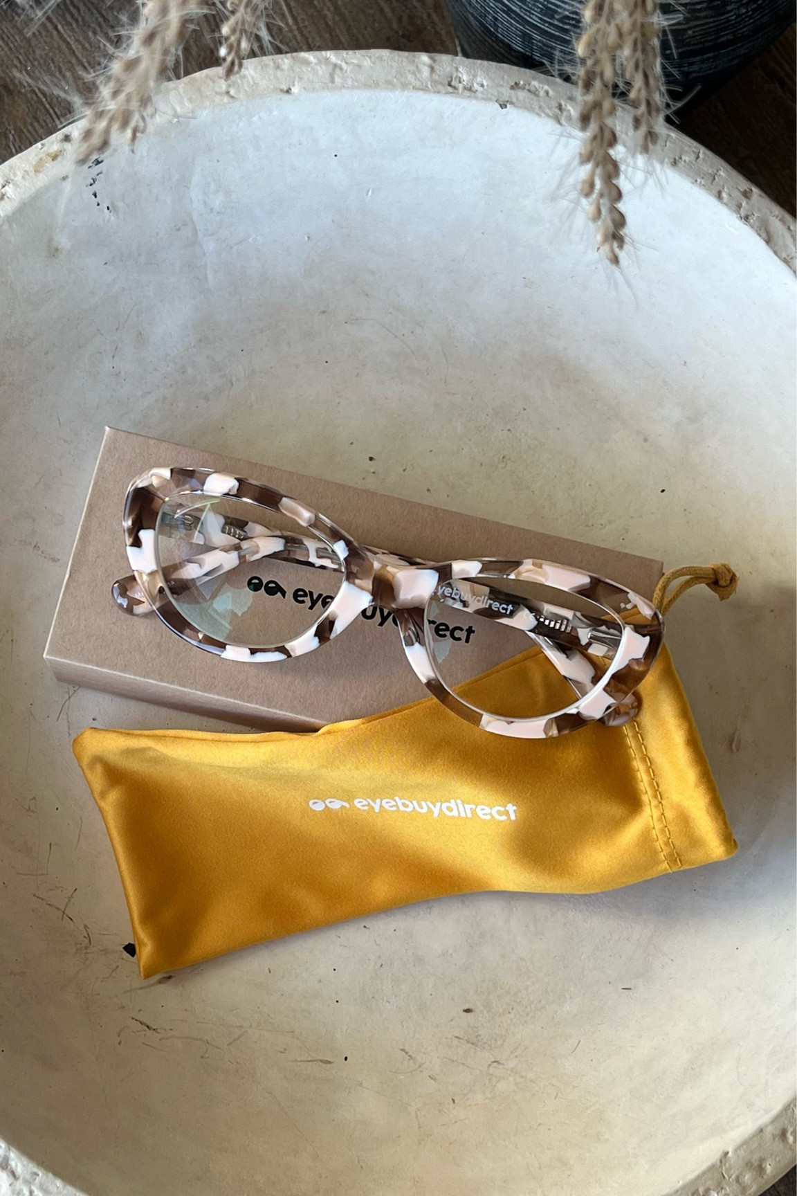 Cute and affordable eyeglasses 🤍