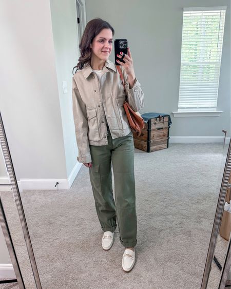 Monthly outfit planner: MAY: Spring looks | cargo jacket, utility olive cargo pant, white tee, cognac leather tote, loafers 

See the entire calendar on thesarahstories.com ✨ 



#LTKStyleTip