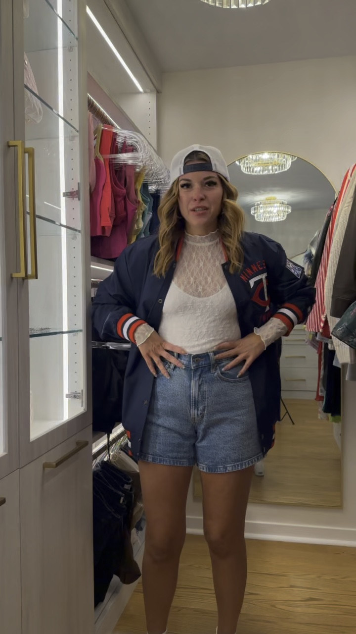 Abercrombie shorts sale use code afshorts


#LTKsalealert #LTKunder50 #LTKstyletip