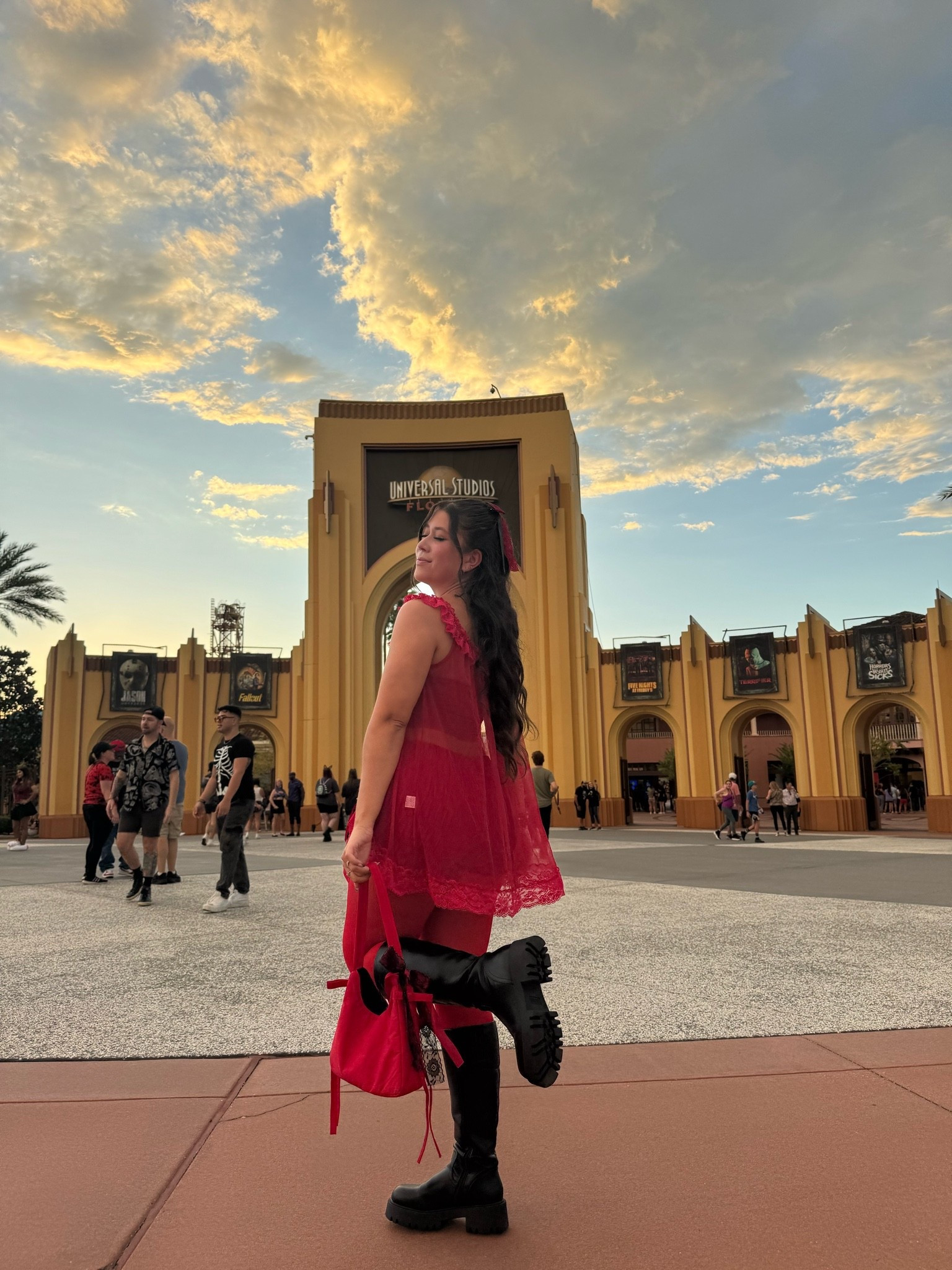 red HHN FIT