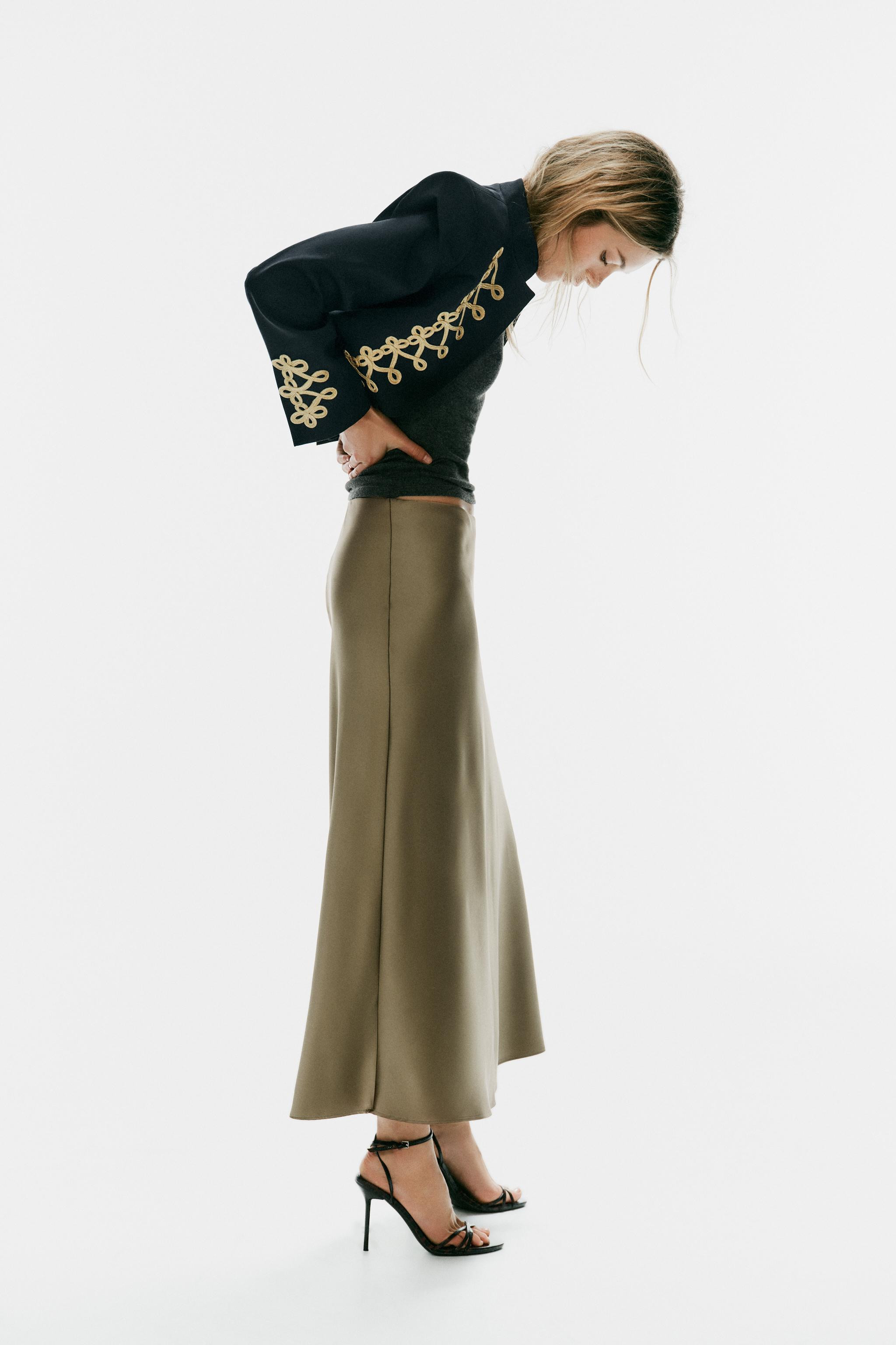 Midi skirt made of satin fabric. High-waisted with an elastic waistband. | Zara US