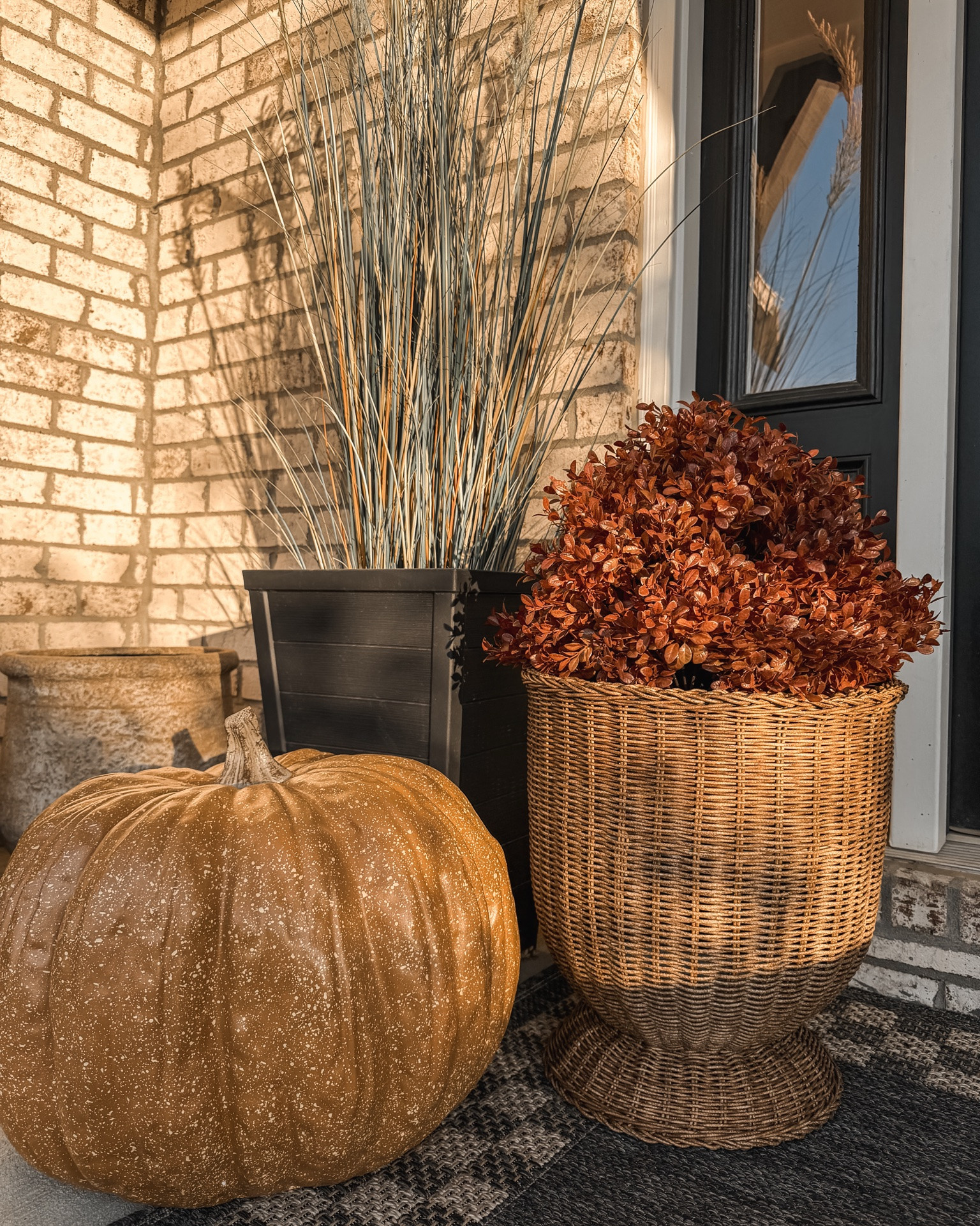 I’m not even gonna TRY to mess with real mums this year because I’m a brown thumb girlie. These faux mums may just be prettier anyway!

Fall porch, fall decor, fall styling, faux plants, planters, outdoor decor, outdoor finds, outdoor rug

#LTKHome #LTKSeasonal