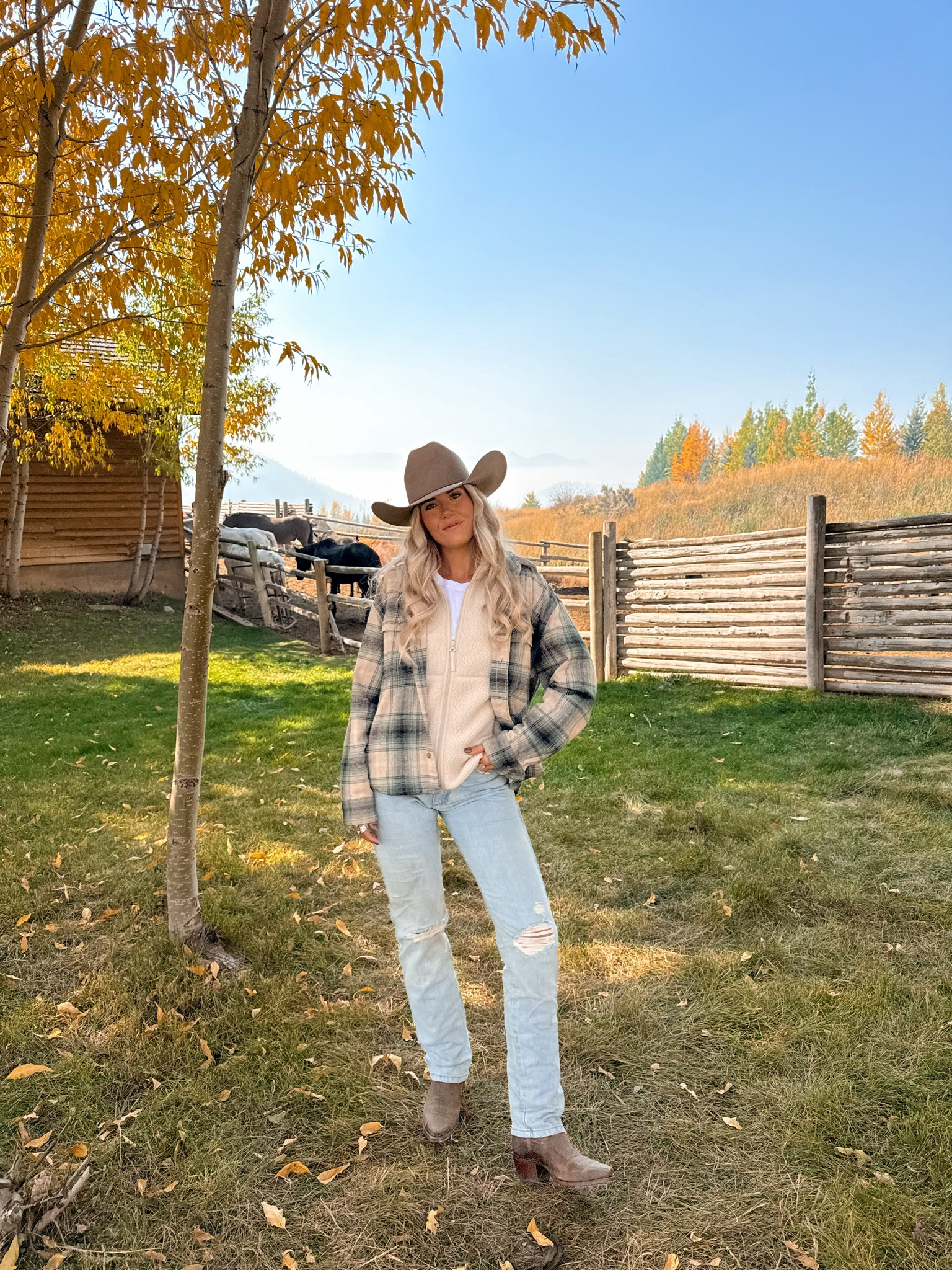 size small in flannel, small in tees, small in sherpa vest, size down half size in boots (i wouldn’t ride in these — they were just all i had on vacation!) size 3/36 in jeans

#LTKStyleTip #LTKFindsUnder50 #LTKSeasonal