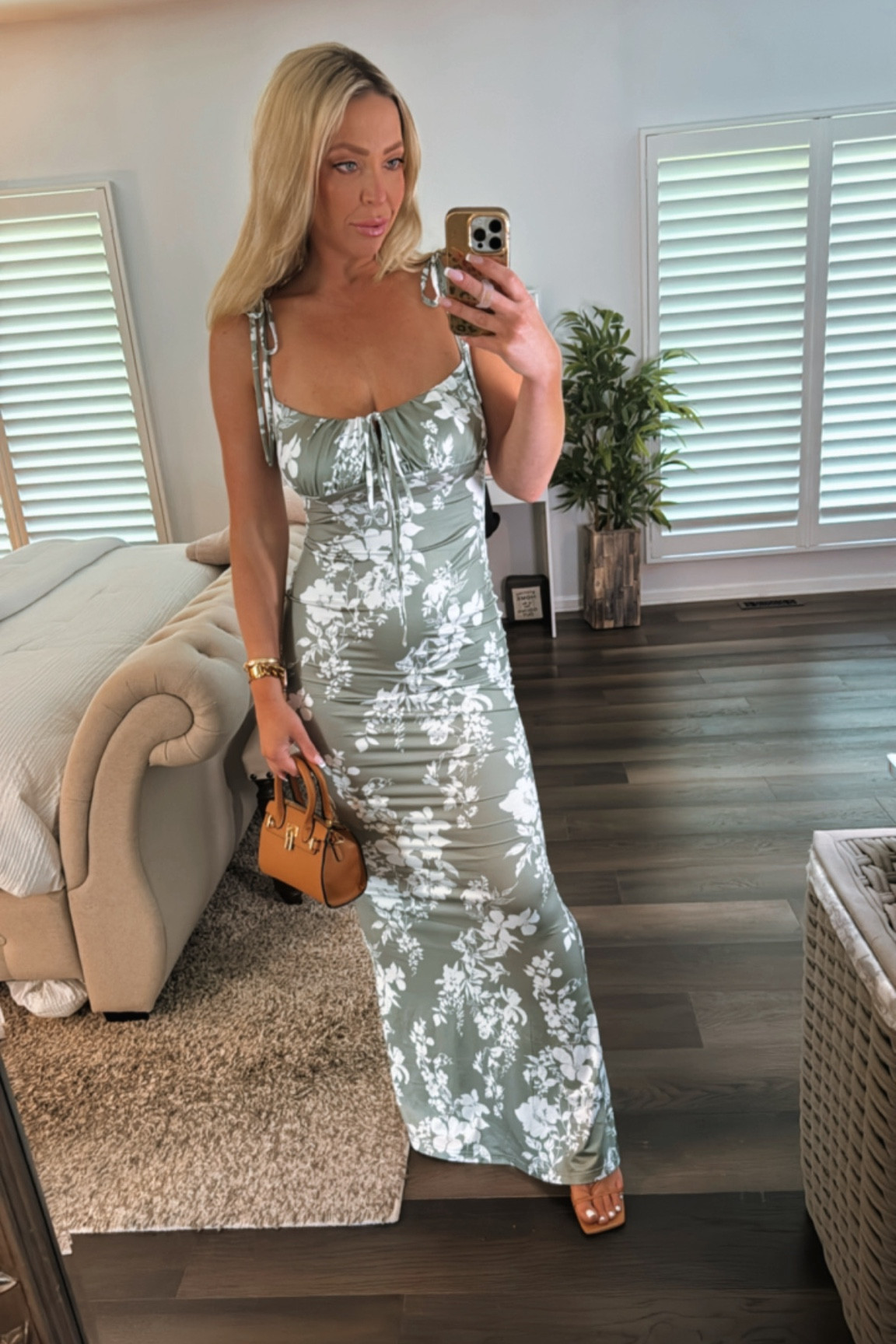 This sexy bodycon maxi is everything! Stretchy and lightweight! Comes in 12 colors and patterns! Size up if you’re in between sizes!

#LTKSeasonal #LTKFindsUnder100 #LTKStyleTip