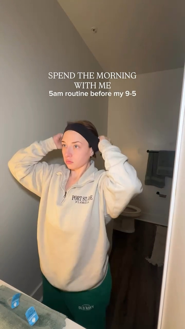 Those early morning workouts might be hard to wake up for, but girls, they make the day so much better!! The time change made it the perfect time for me to start back in the gym before my 9-5. Doing so allows me to have more extra time in the evenings to grow my small leather goods business and also rot on the couch before bed!🤭🌟

#earlymorningworkout #morningroutine #wellnessjourney #bariatriccommunity