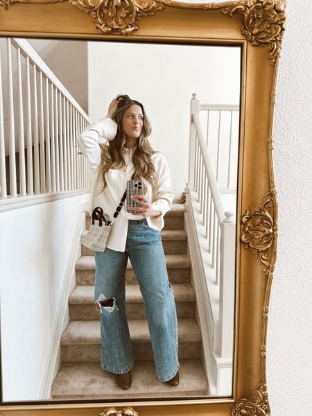 8 weeks postpartum here! The most versatile top from Sezane and comfiest denim for postpartum from Hudson!  Mini handbag from Rothys 
#sezane #rothys #denim #postpartumjeans #postpartum

#LTKsalealert