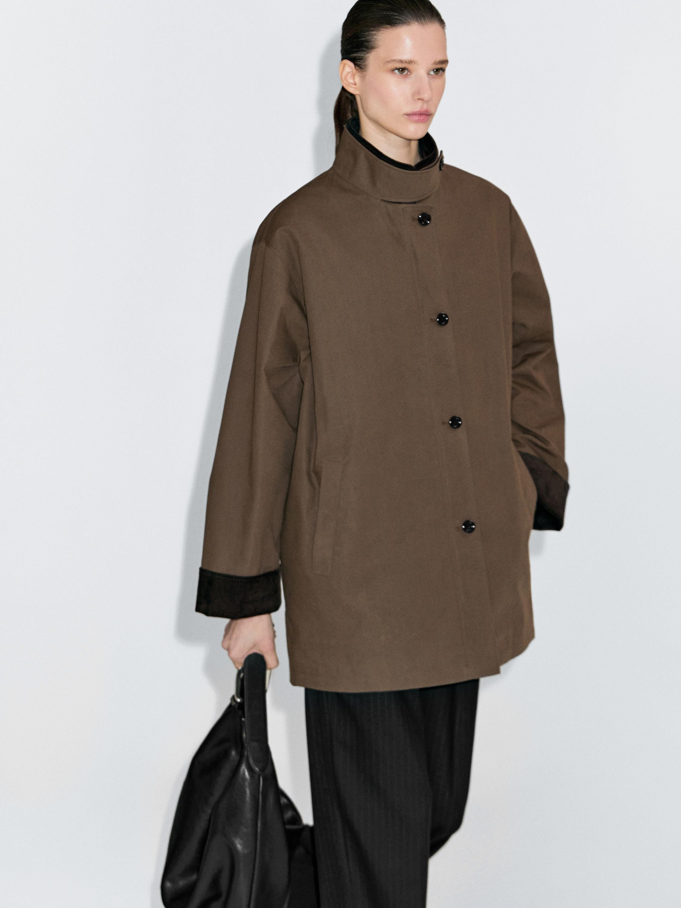 Gewachster Parka mit Stehkragen und Corddetail | Massimo Dutti DE