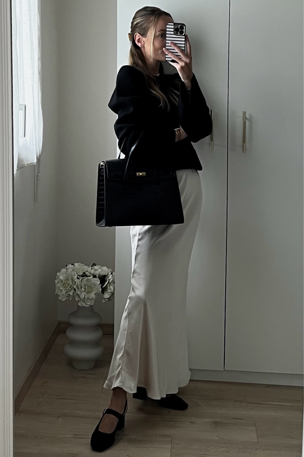 #OOTD #Stylelnspo #FashionBlogger #MinimalStyle #ChicStyle #EffortlessStyle #ClassicStyle #SummerOutfit #ParisianStyle #CapsuleWardrobe #ootdshare #minimalfashion #elegantwoman #elegantstyle #elegantoutfit #classywomen #elegantlady #elegantlook #classyfashion #classy #chicstyle #oldmoney #oldmoneyoutfits 

#LTKeurope #LTKfrance #LTKautumn