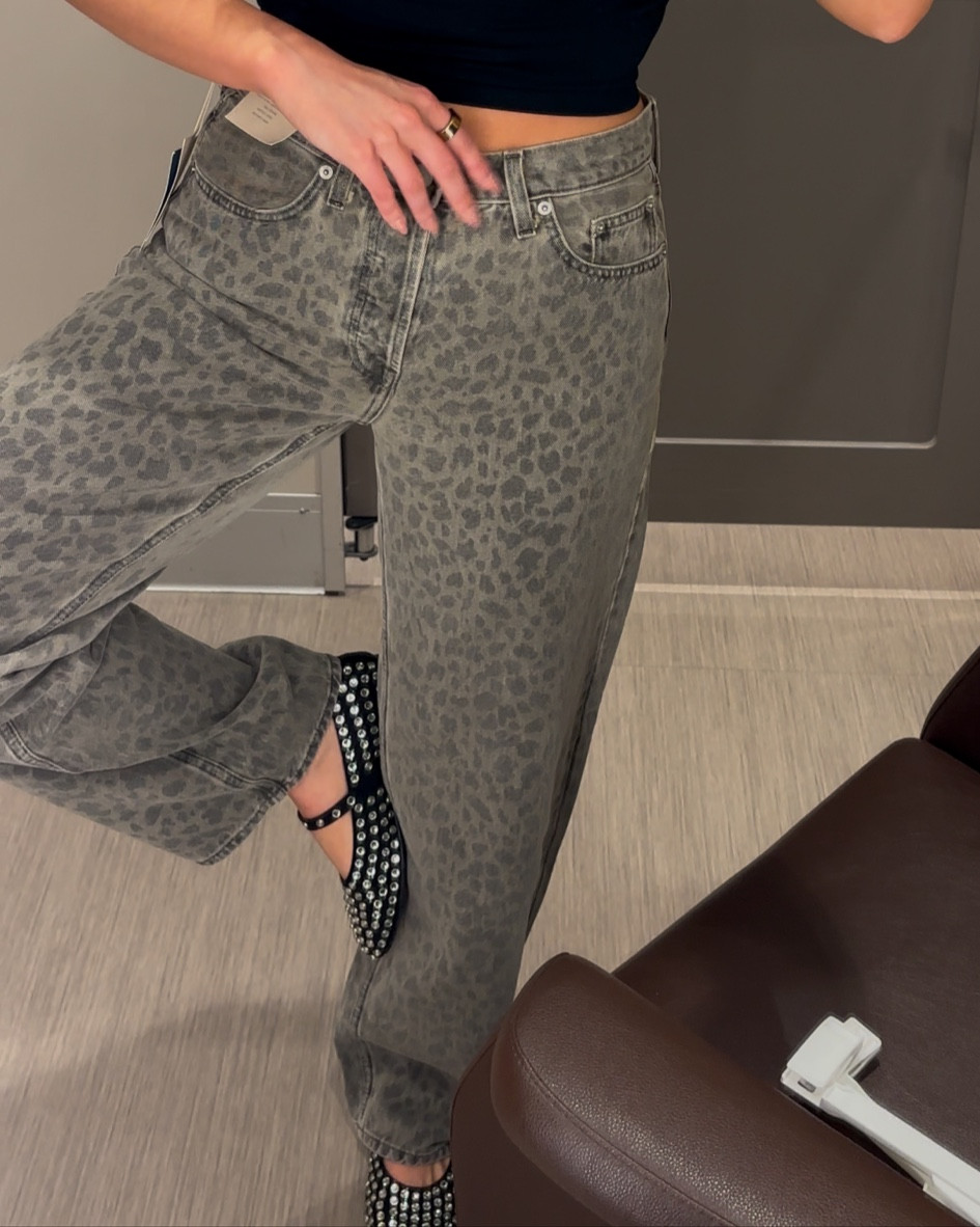 The cutest cheetah pants, worn in wash and so so comfortable! Im wearing a size 6

#LTKFindsUnder100
