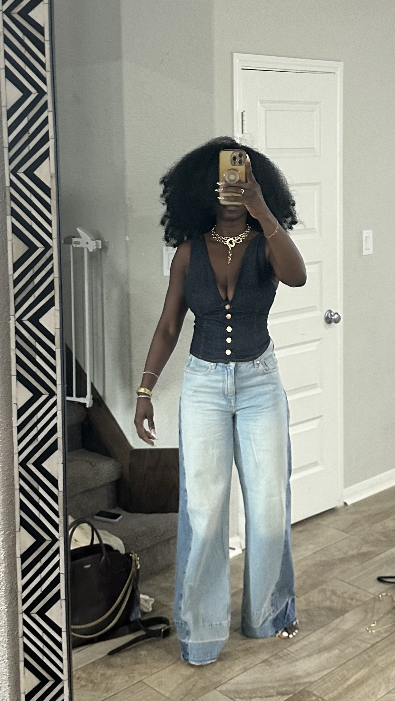 When the outfit says “I mean business” but the jeans say “brunch after.” One thing about me? I’m gonna wear denim like it’s a personality trait. 

 

#LTKStyleTip #LTKTravel #LTKFamily