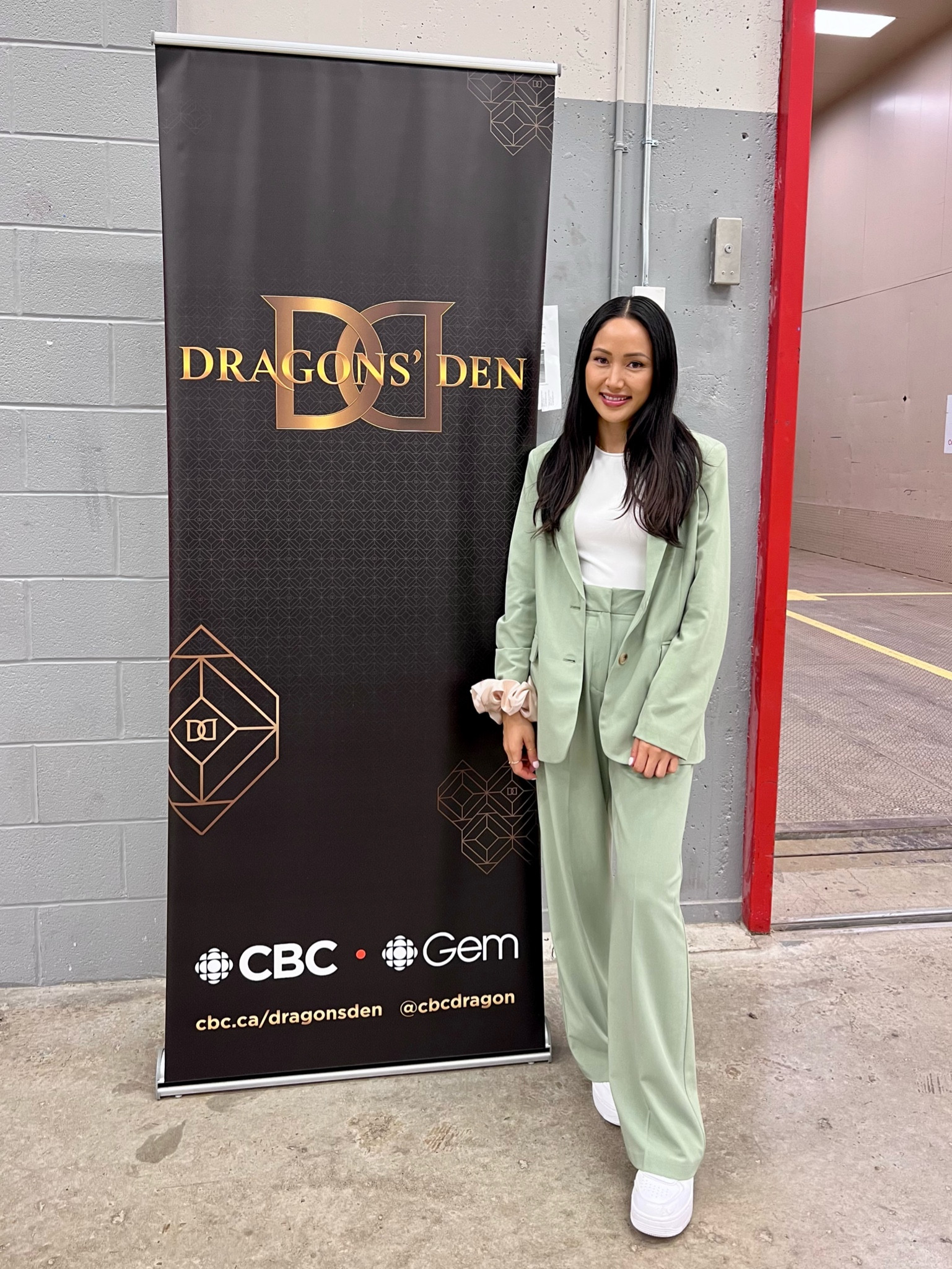 My Dragons’ Den Pitch Outfit 💚🐉

What I wore that day when I pitched my small business, XXL Scrunchie in the Dragons’ Den ✨🫶 I wore a size 2 in blazer and jacket and it fit perfectly. Usually I am a four but they fit a bit big!

#LTKFind #LTKunder100 #LTKbeauty
