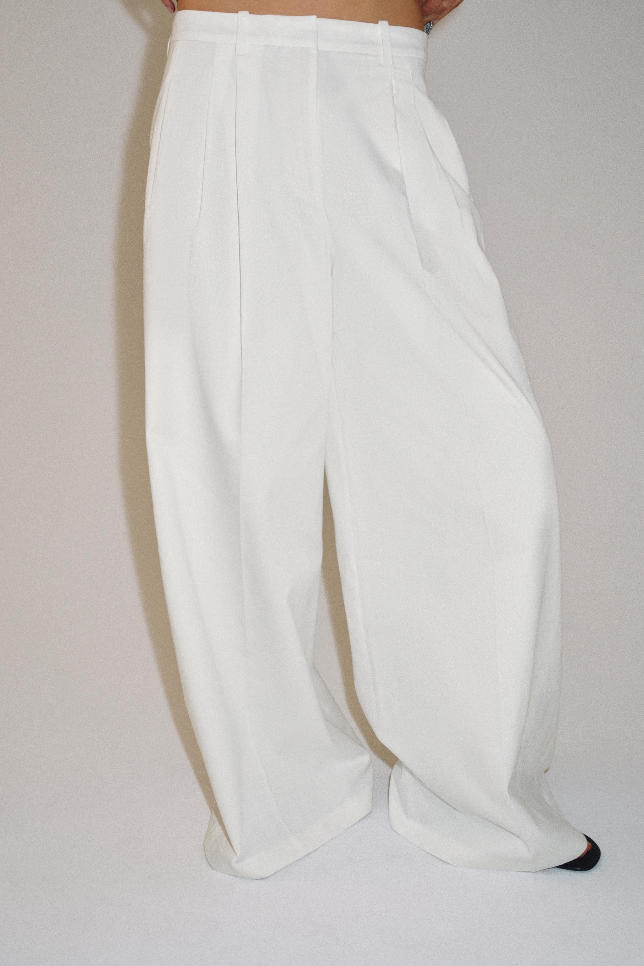 HOSE MIT WEITEM BEIN UND ZIERFALTEN ZW COLLECTION | Zara DE