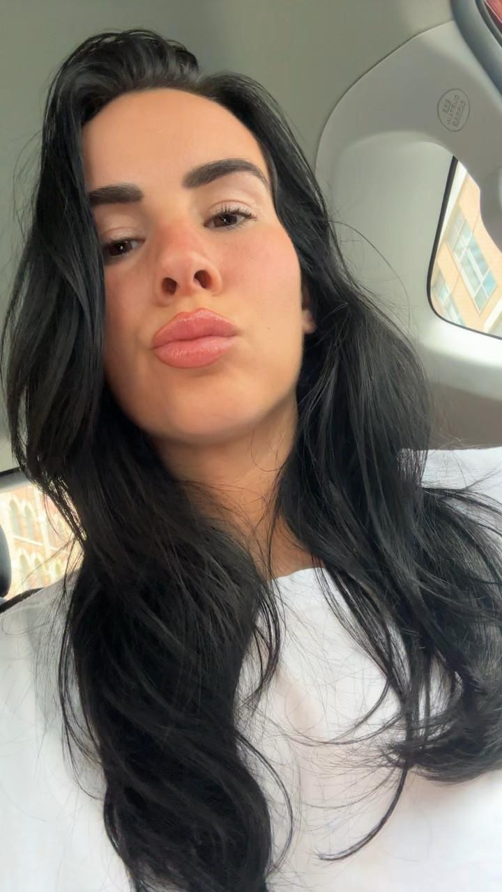 Sharing my favourite beauty products when doing this look! 1. freck XL (loving the freckle look these days) 2. Hot gossip, lip liner and 3. My Patrick ta brush, that blends my contour like a dream! 

#LTKBeauty
