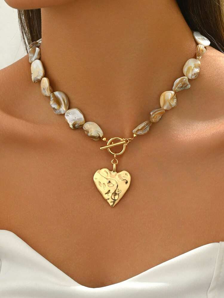 1pc Summer Ocean Style Natural Seashell Beaded Necklace With Fashionable Gold Metal Heart Pendant Choker, Suitable For Daily Wear, Beach Travel, Dating And Photography. The Number, Pattern And Size Of The Natural Seashells Are Random. | SHEIN