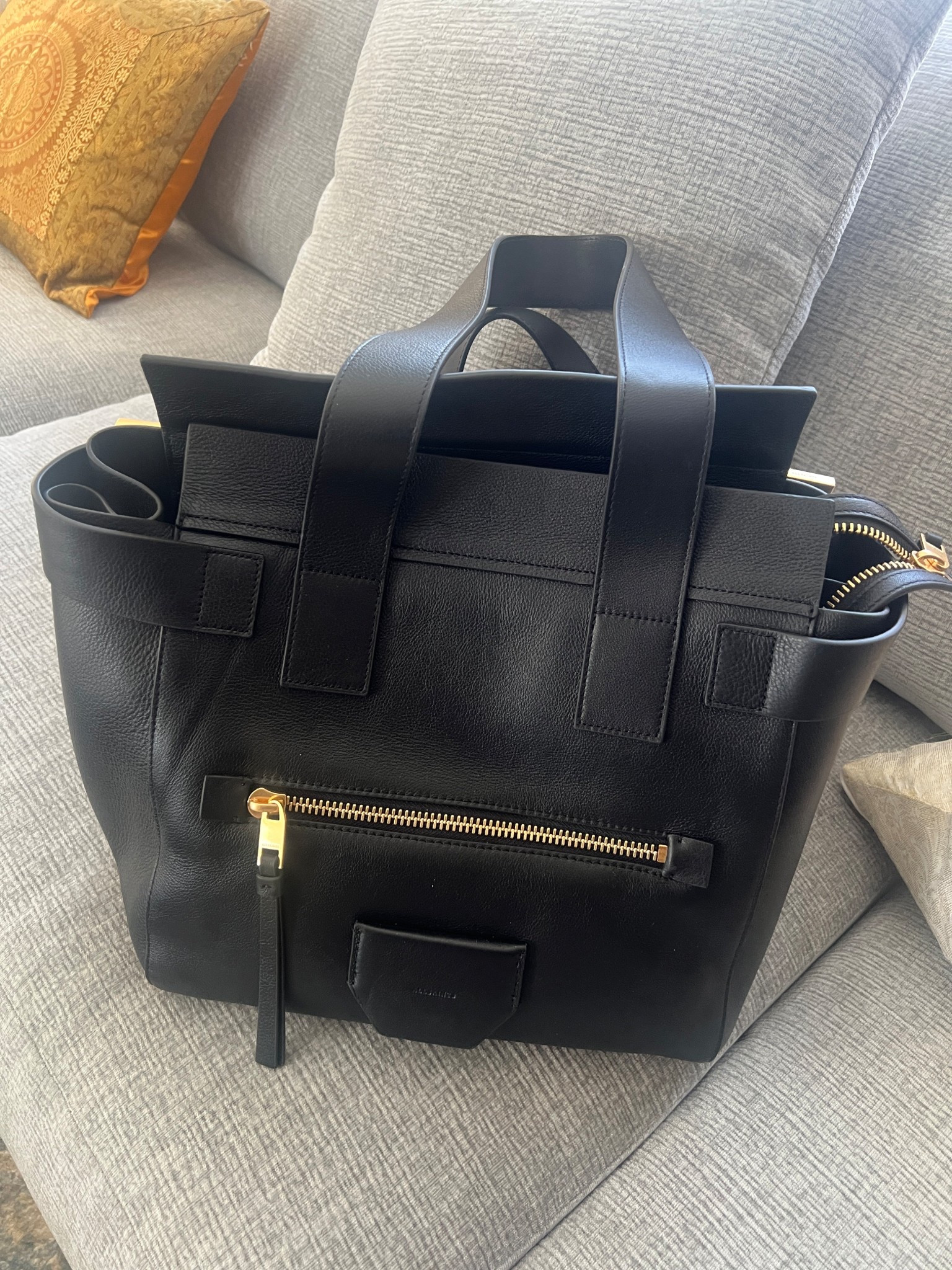 Everyday purse, love the style and versatility


Every day bag must have bag, stylish bag, black purse, black leather bag, black purse, all saints bag 

#LTKootd #LTKdayinmylife