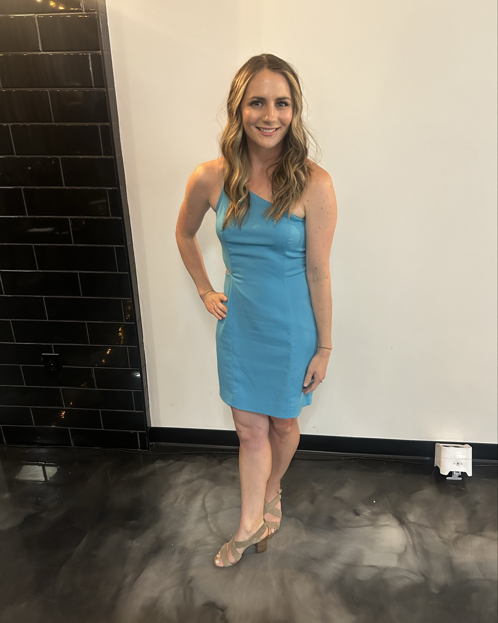 Wedding Guest Dress

We had a wedding last night and this blue one shoulder mini dress was such a cute option!

I loved the bright color and the dress was flattering (and able to be danced in all night long)!

As usual, I rented this dress from Rent the Runway. (My favorite style tip is to rent for fun events!!)

But I have also linked similar options in case you prefer to buy! This color is the perfect party dress color! 

#LTKWedding #LTKStyleTip #LTKParties