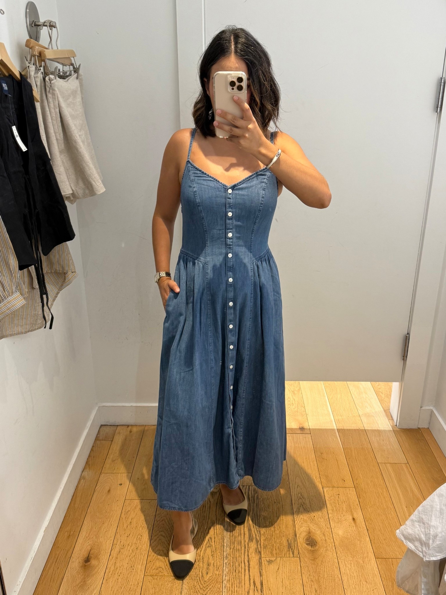 Cute denim dress 💙

Size S for my 36/4Us tops and 38/6US bottoms. True to size 

#LTKPetite #LTKU