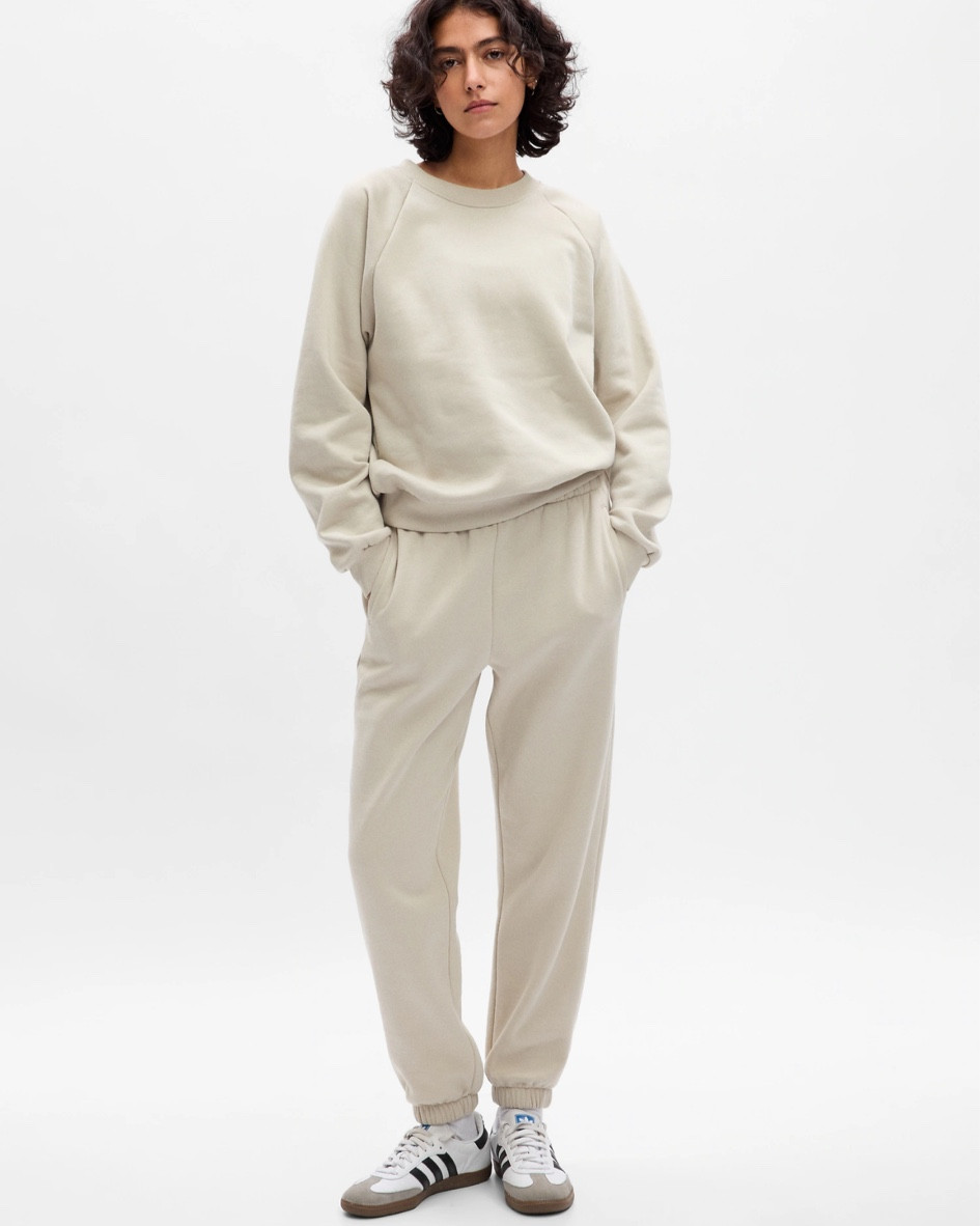 50% off 
Everyday fall casual outfit 
Matching sweatpants sweatshirt set
Fall casual outfits 

#LTKunder100 #LTKunder50 #LTKsalealert